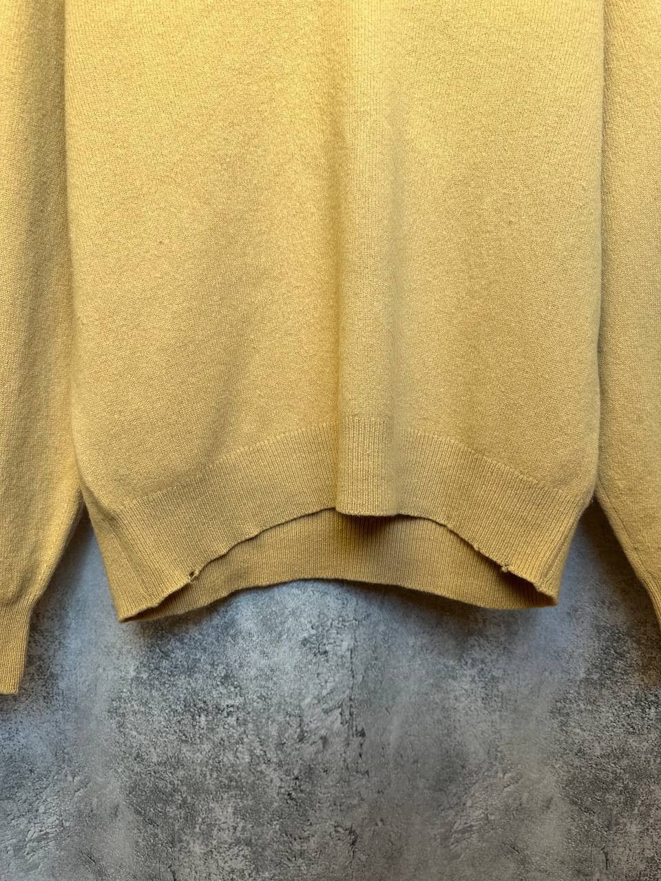 Johnstons Of Elgin Johnstons of Elgin V-Neck Wool Sweater Jumper Beige LS Size US XL / EU 56 / 4 - 8 Thumbnail