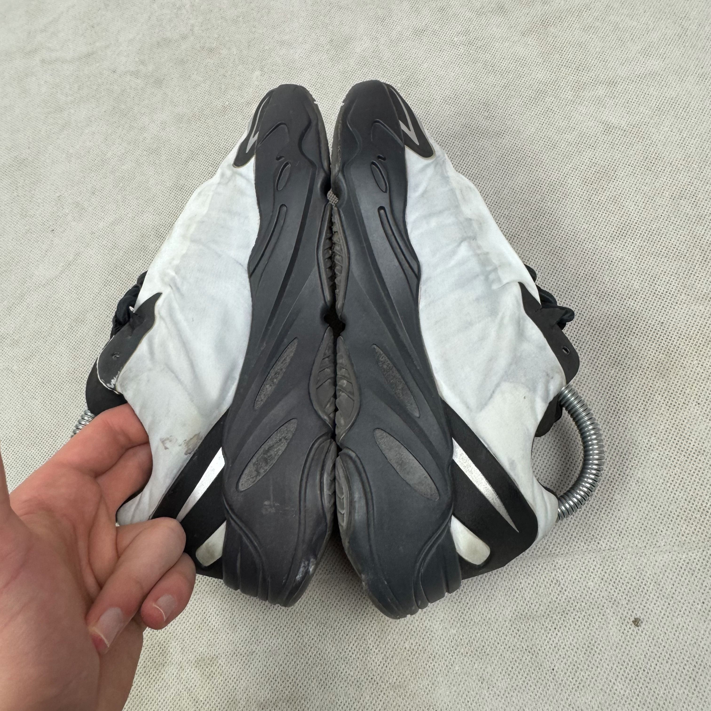 Adidas Adidas Yeezy Boost 700 MNVN GZ0711 Sneakers Shoes 6 Size US 6 / EU 39 - 5 Thumbnail
