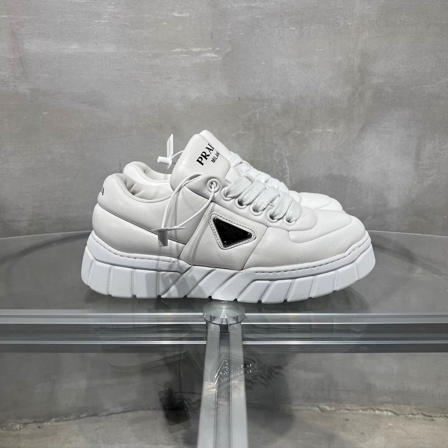 Prada PRADA Metal Triangle Logo White Sneakers UK6 40 Size US 7 / EU 40 - 4 Thumbnail
