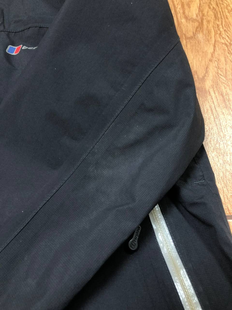 Berghaus Berghaus vintage gore-tex light jacket Mens S black Size US S / EU 44-46 / 1 - 16 Thumbnail
