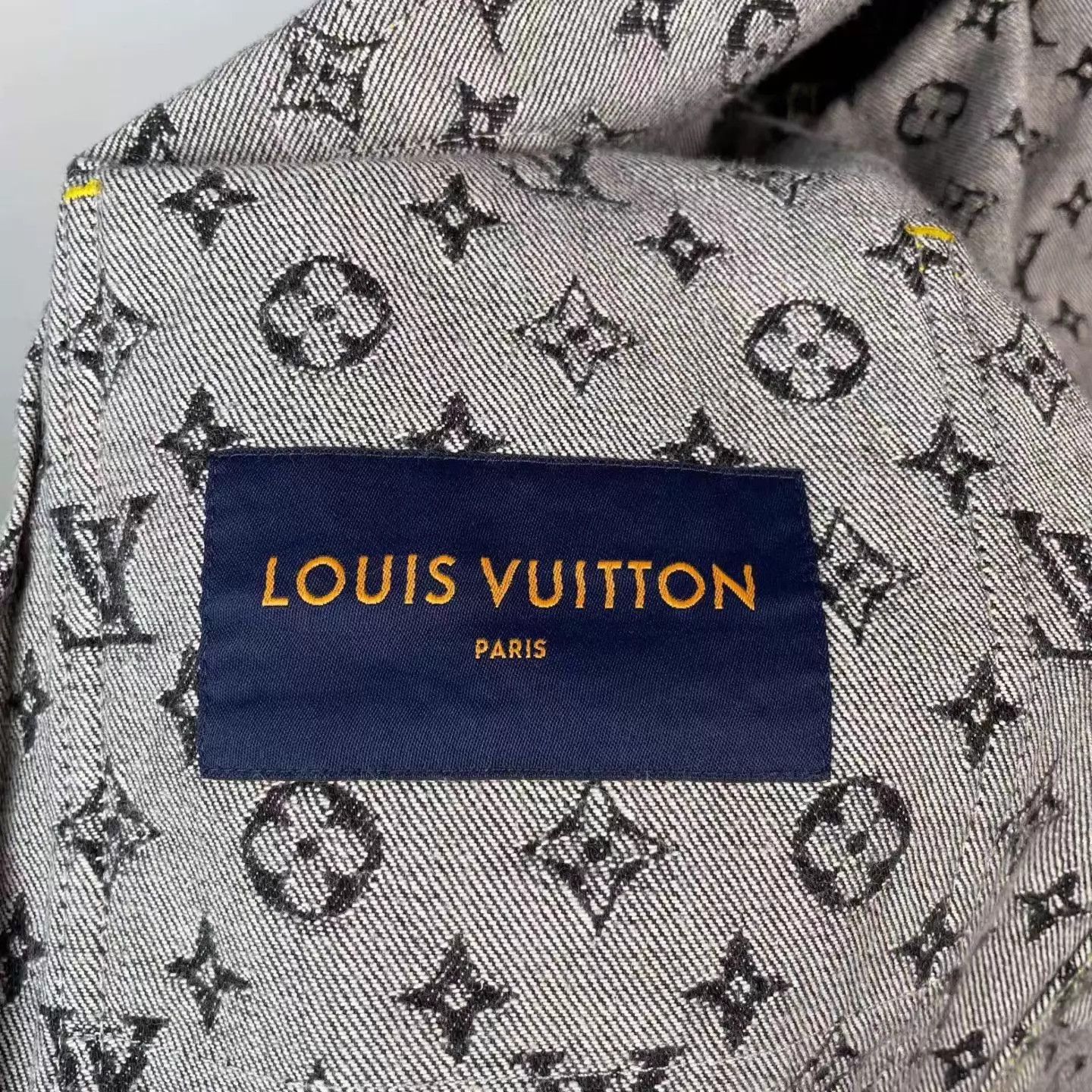 Louis Vuitton Louis Vuitton 46 size jacket Size US S / EU 44-46 / 1 - 4 Thumbnail