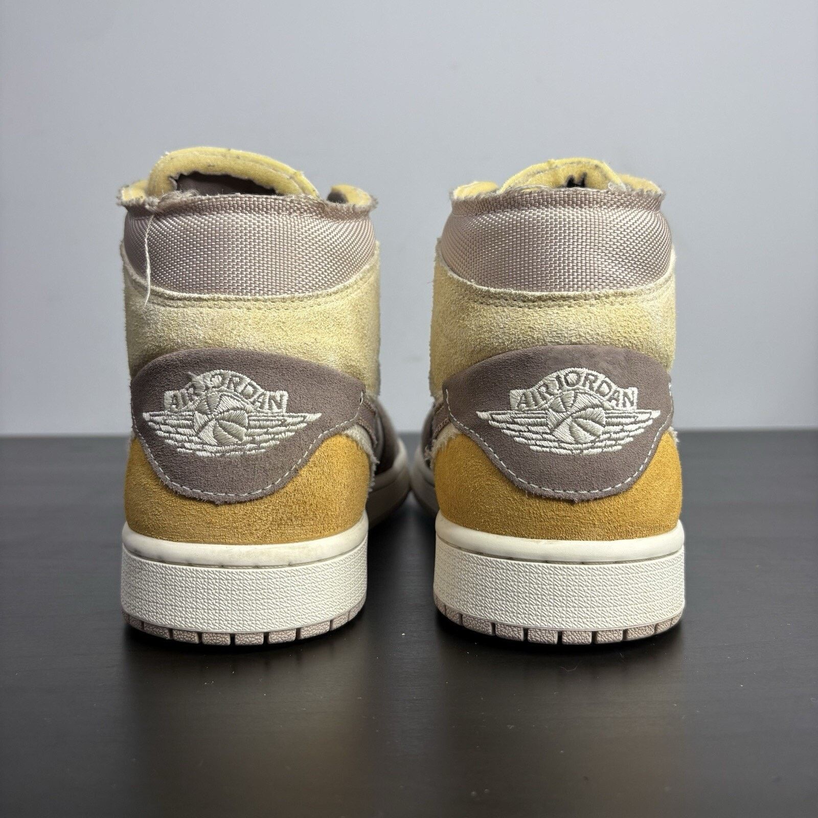 Nike Size 9 - Jordan 1 Mid SE Craft Inside Out Size US 9 / EU 42 - 5 Thumbnail