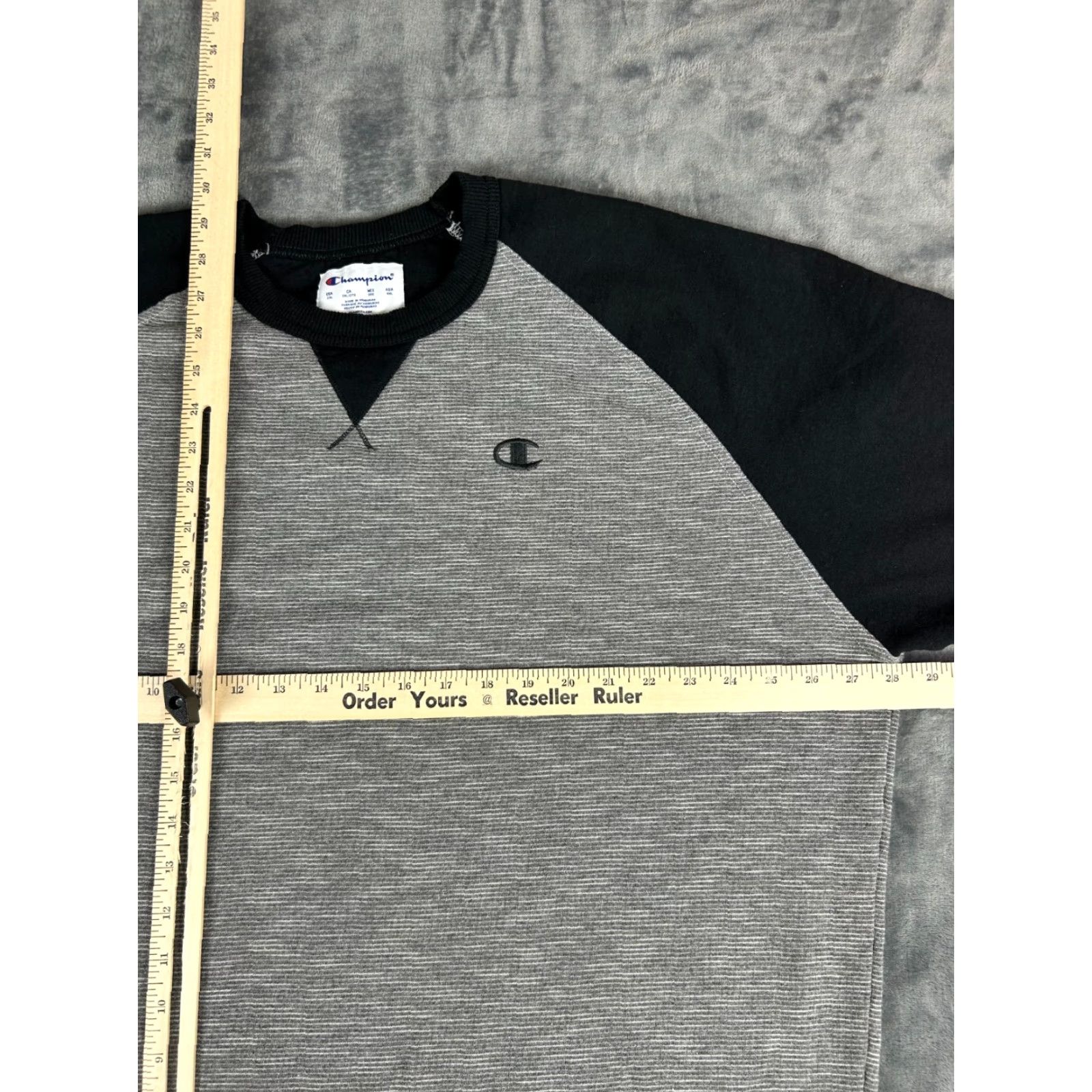 Champion VINTAGE Champion Sweatshirt Mens 2XL Raglan Crewneck Black Gray All Seasons Reverse Weave 80s 90s Logo Embroidered C Mens Size US XXL / EU 58 / 5 - 5 Thumbnail