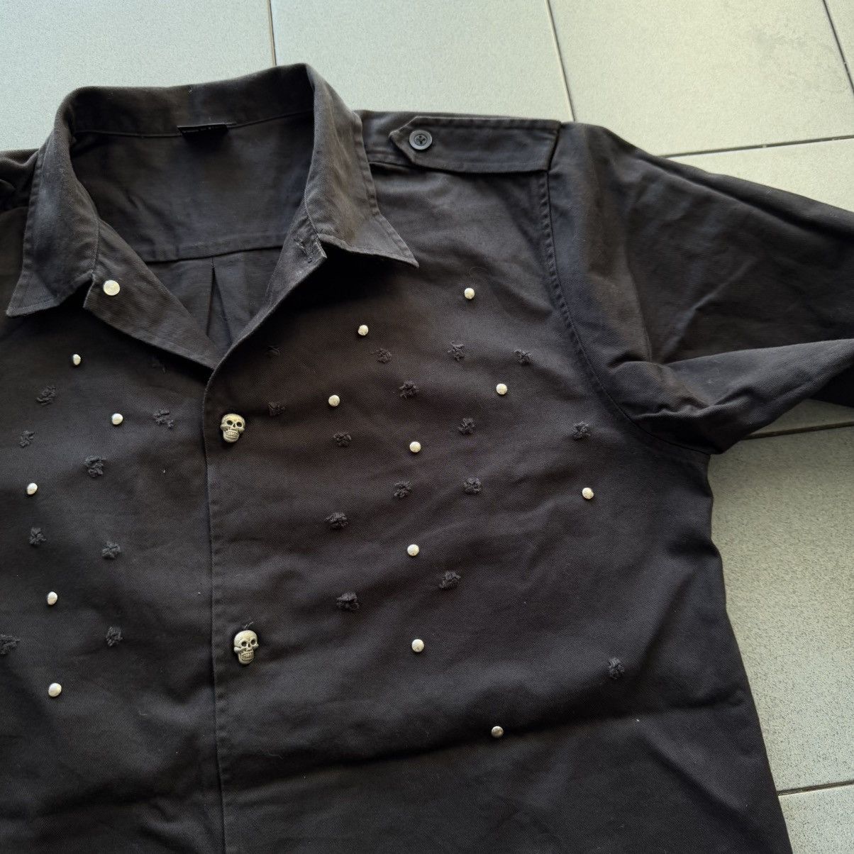 Japanese Brand 2000s Badger Anarchy Punk Skull Button Distressed Shirt Size US L / EU 52-54 / 3 - 4 Thumbnail