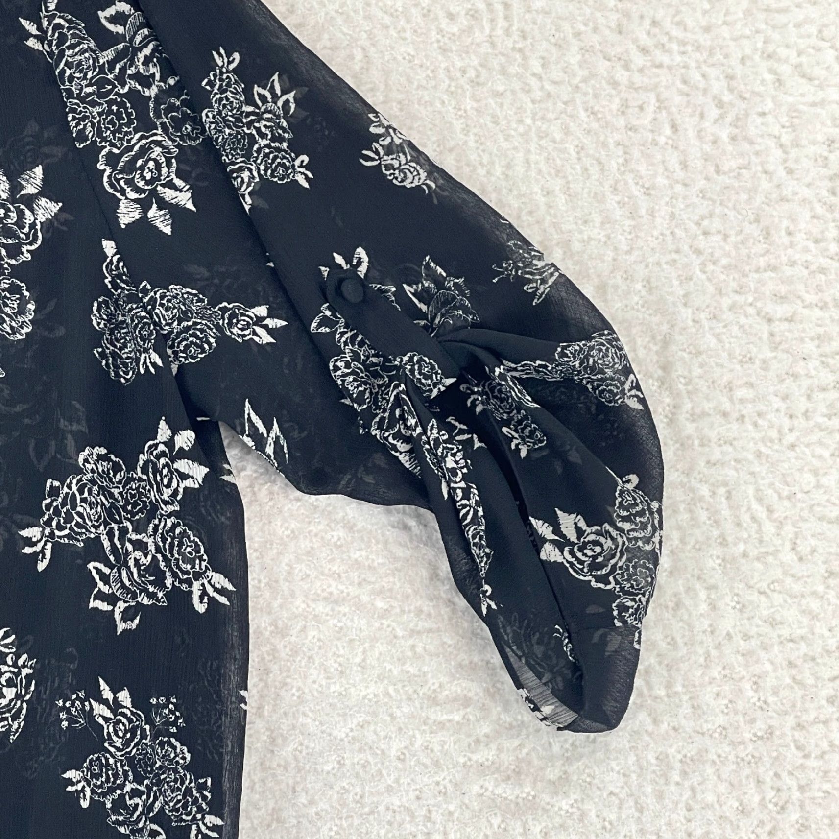 Torrid Torrid Black Floral Print Chiffon V-Neck Shirt Womens 3/4 Sleeve Plus Size 2X Size XXL / US 16-18 / IT 52-54 - 3 Thumbnail