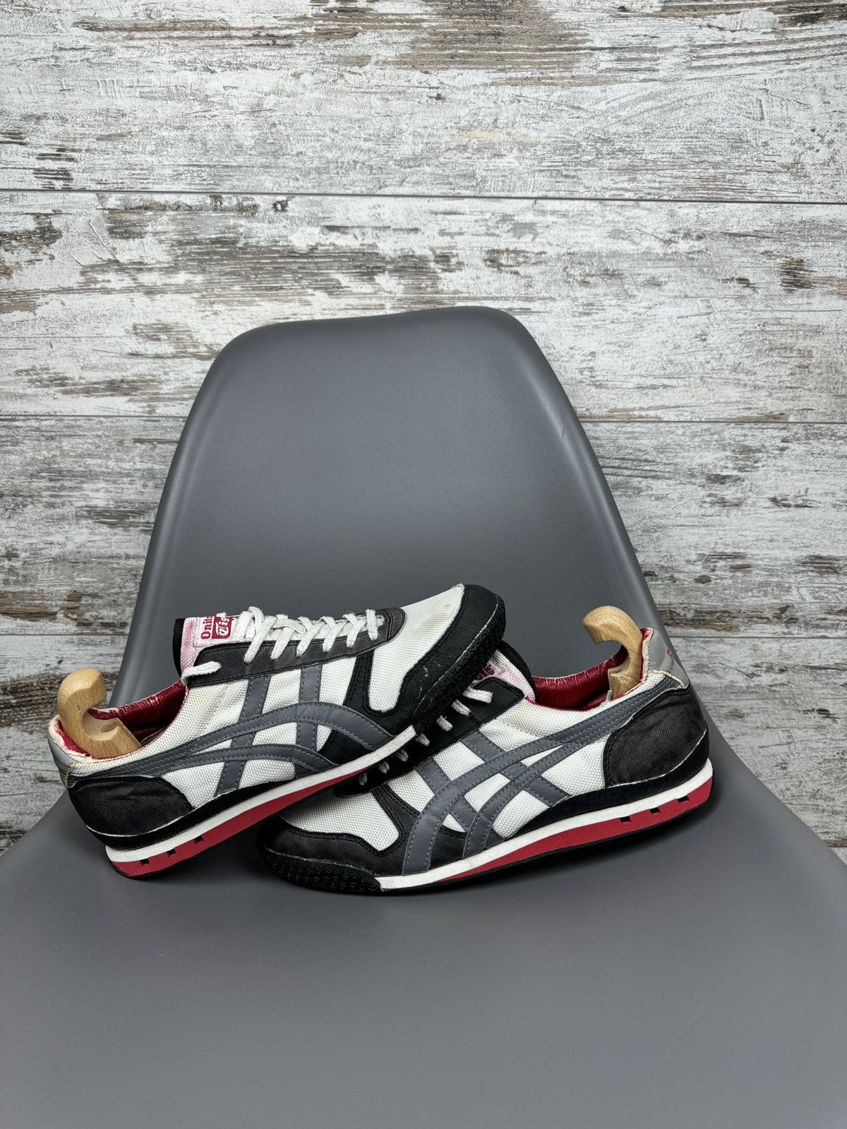 Asics × Vintage Mens Vintage ASICS onitsuka tiger low top sneakers rare y2k Size US 9 / EU 42 - 2 Thumbnail