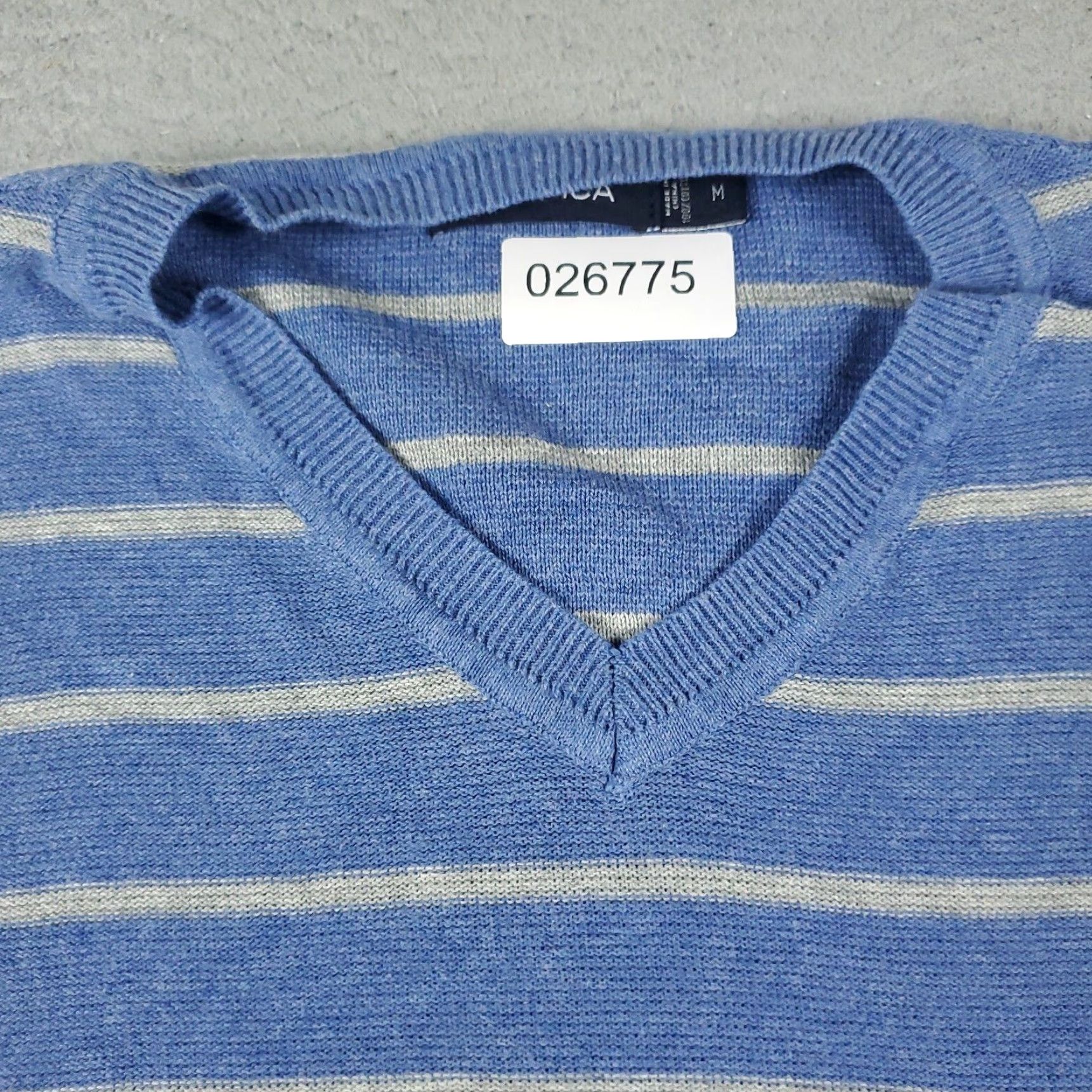 Nautica Nautica Striped V Neck Sweater Mens Medium Blue Gray Pullover Cotton Cable-Knit Business Casual Size US M / EU 48-50 / 2 - 3 Thumbnail