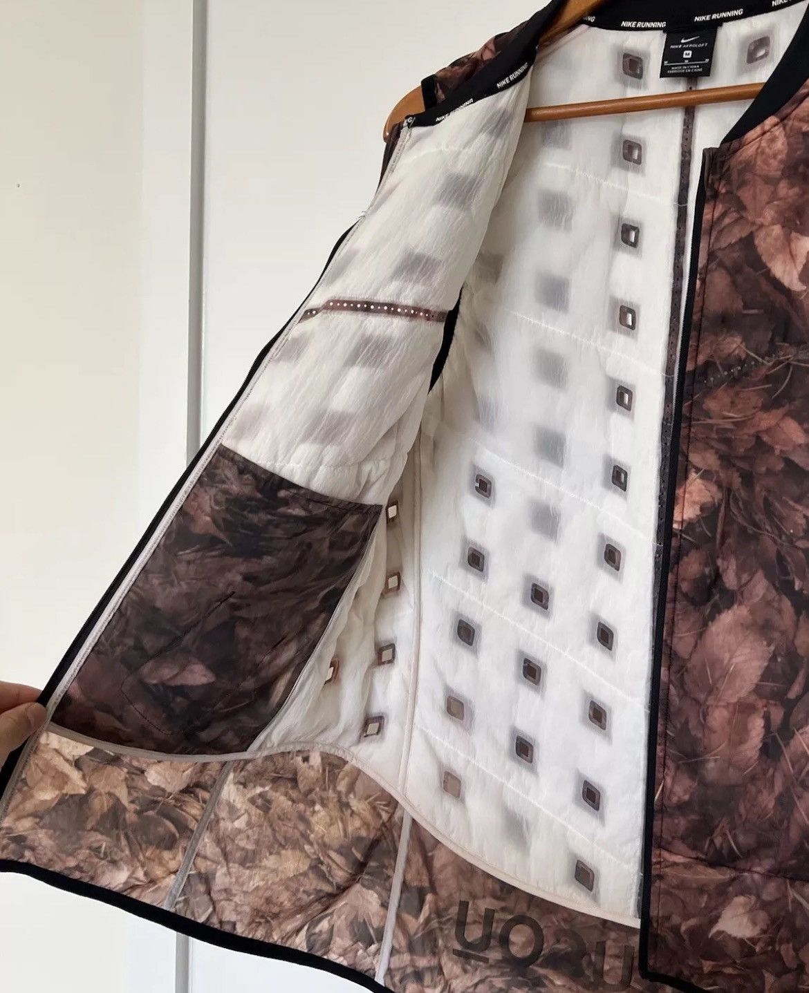 Gyakusou × Nike × Undercover GYAKUSOU Nike x Undercover Leaf Camo Vest Men’s M Aeroloft Size US M / EU 48-50 / 2 - 7 Thumbnail