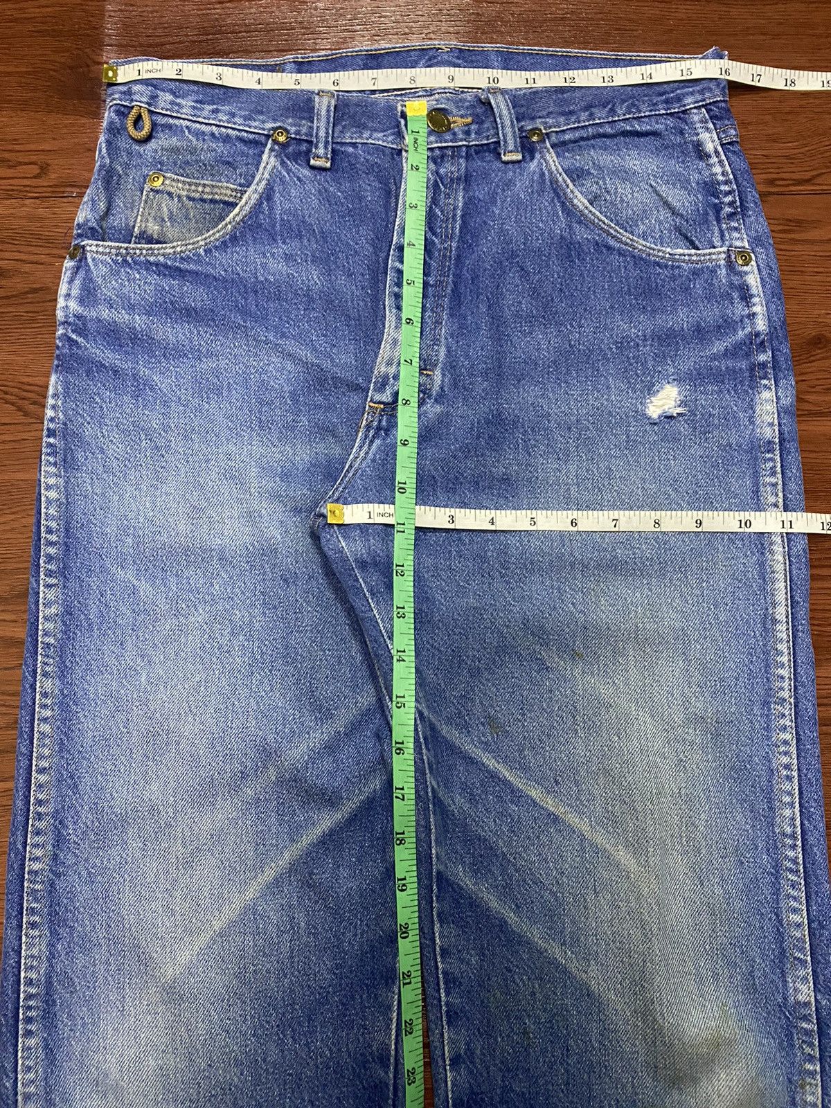 Vintage Vintage Wrangler Rugged USA Blue Wash Ditressed Loose Jeans Size US 32 / EU 48 - 12 Thumbnail