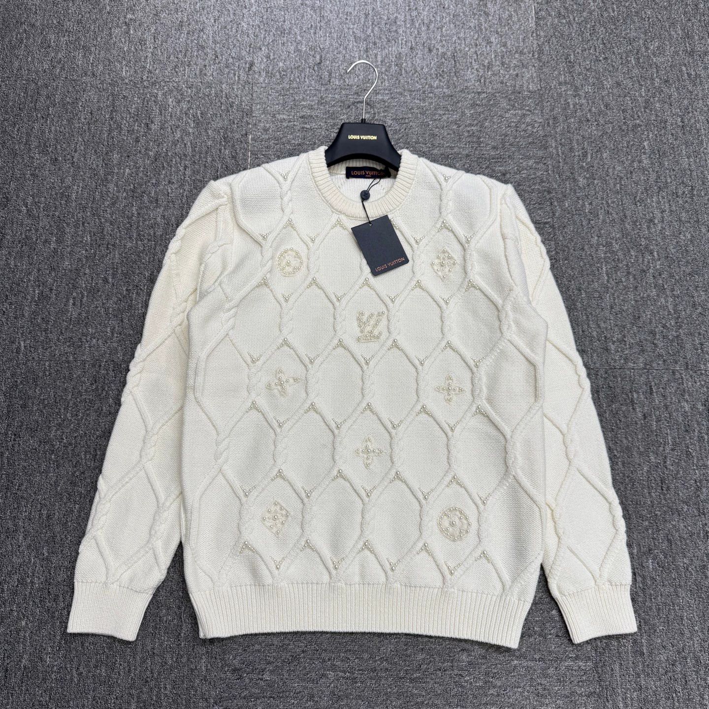 Louis Vuitton LV Pearl Three Flowers Wool Sweater XL Size XL / US 12-14 / IT 48-50 - 1 Thumbnail