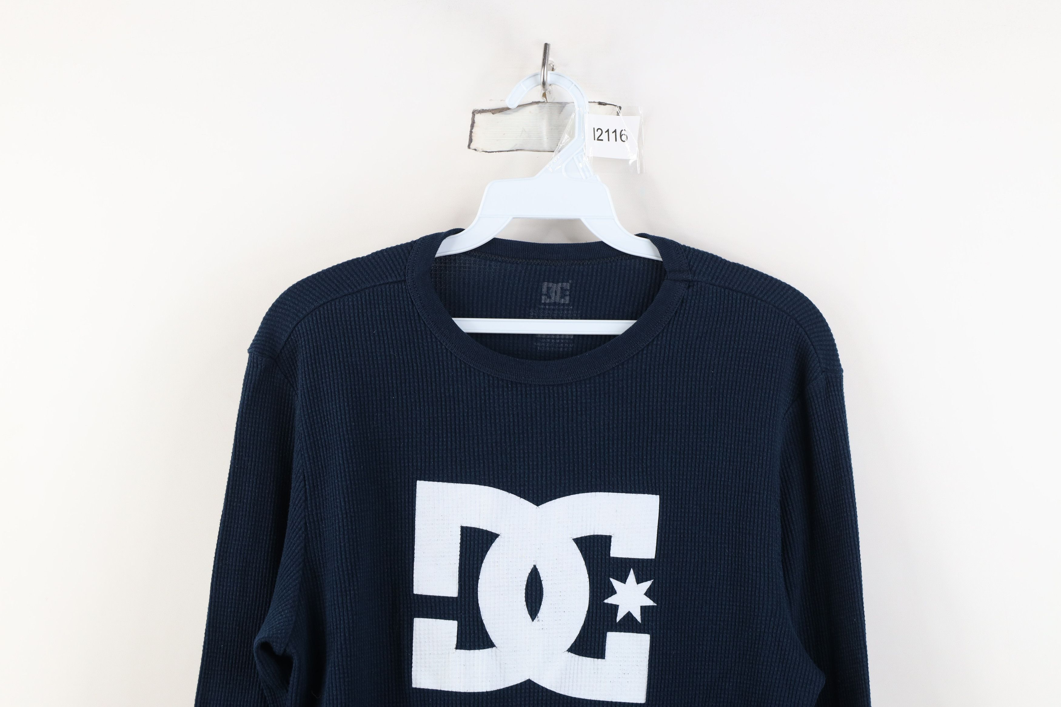Vintage Vintage DC Shoes Skateboarding Knit Long Sleeve T-Shirt Size US L / EU 52-54 / 3 - 2 Thumbnail