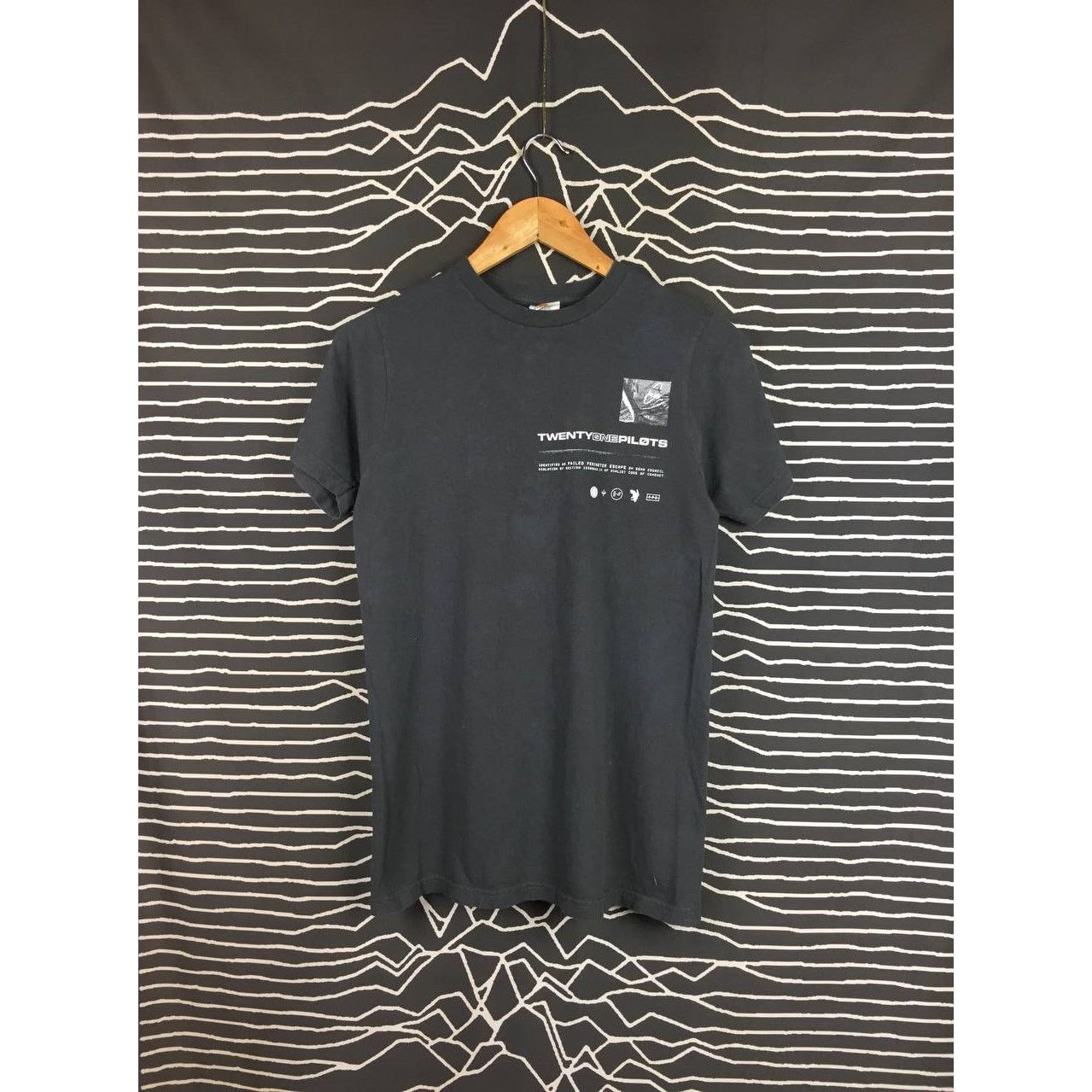 Band Tees × Vintage Vtg Y2K Twenty One Pilots Rock Band Dead Car Tee Size US S / EU 44-46 / 1 - 6 Thumbnail