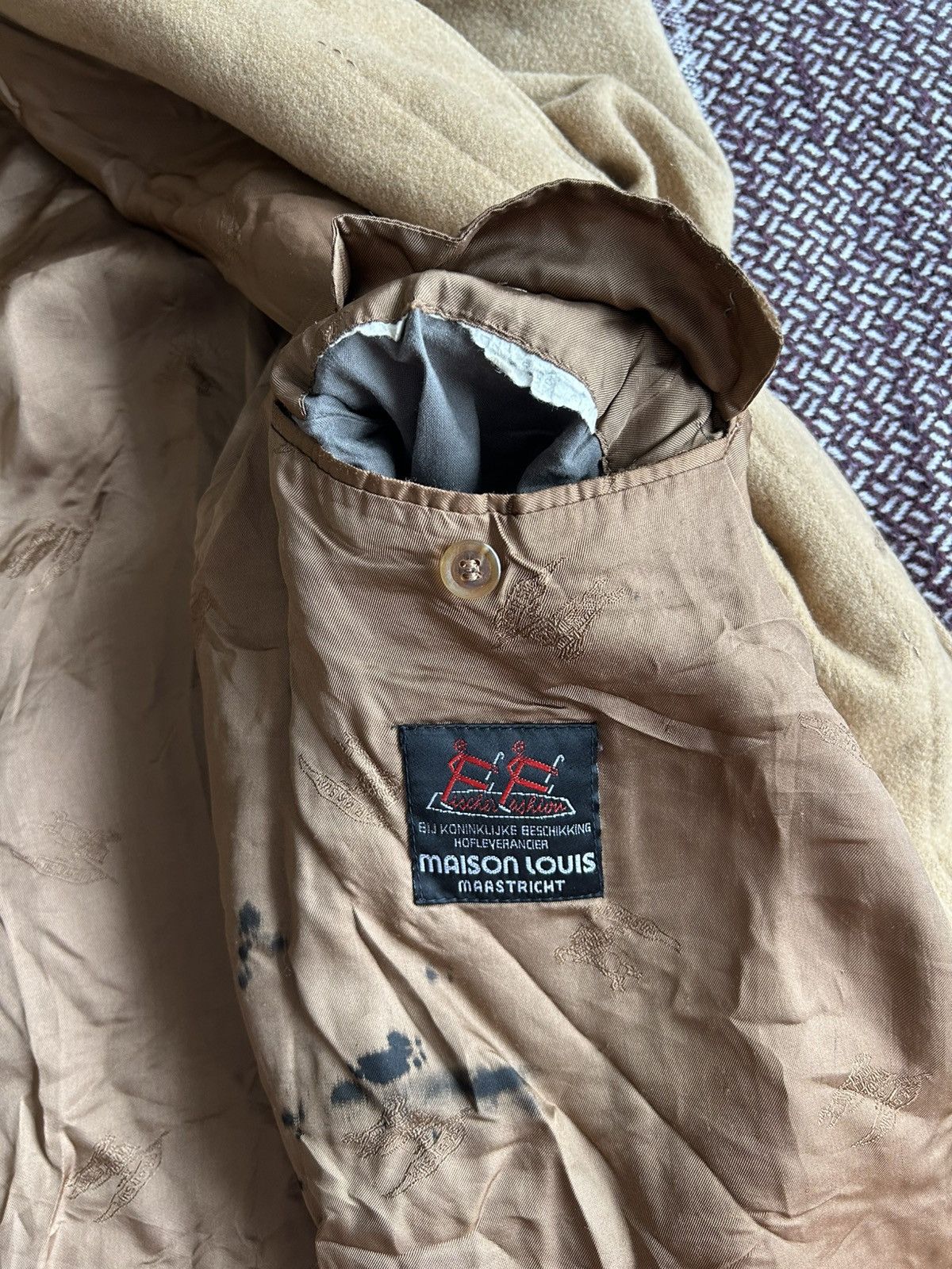 Burberry × Vintage Vintage Burberry Heavy Coat Wool & Cashmere Thrashed Size XL Size US XL / EU 56 / 4 - 10 Thumbnail