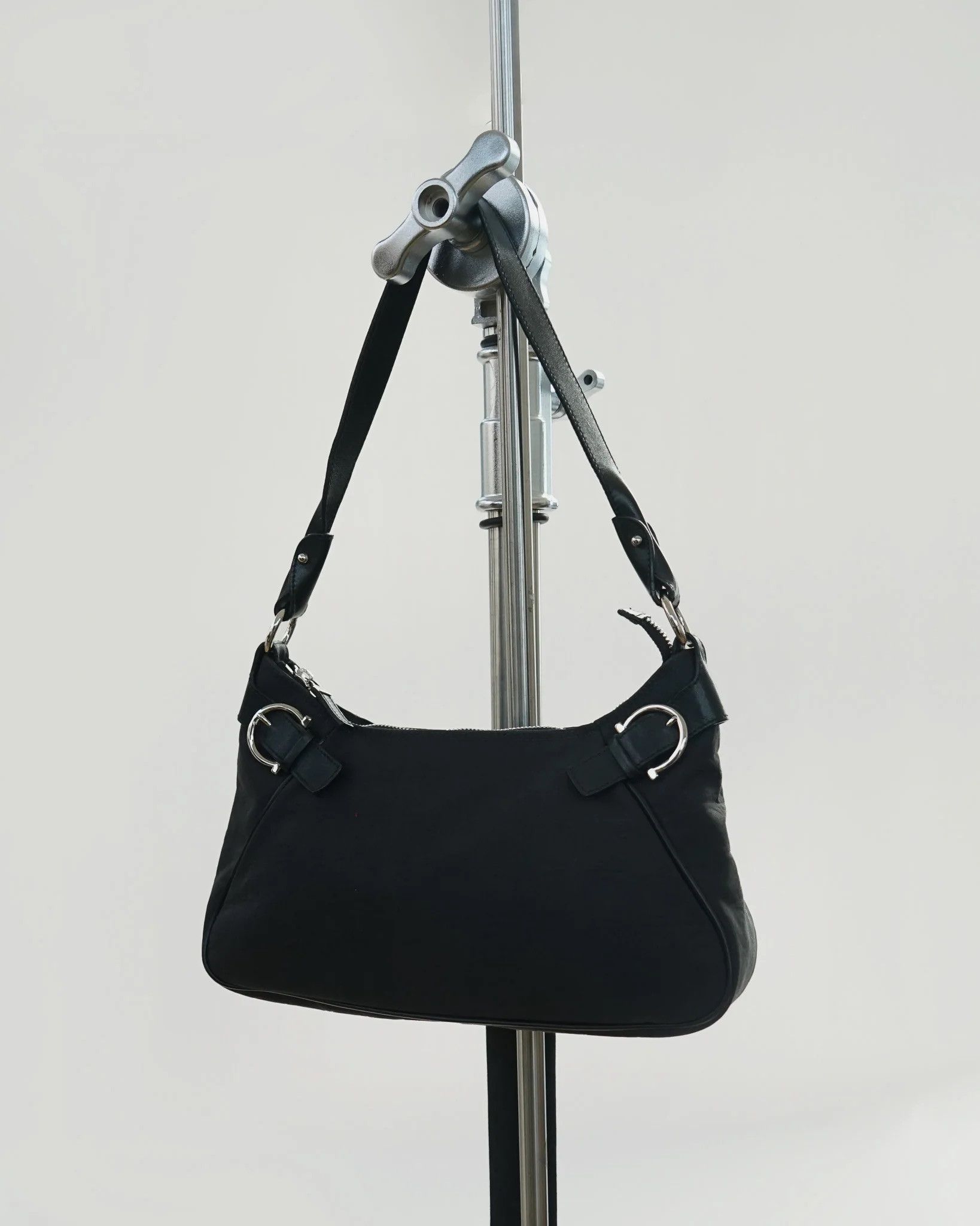 Salvatore Ferragamo Vintage Ferragamo One Shoulder Bag Size ONE SIZE - 3 Thumbnail