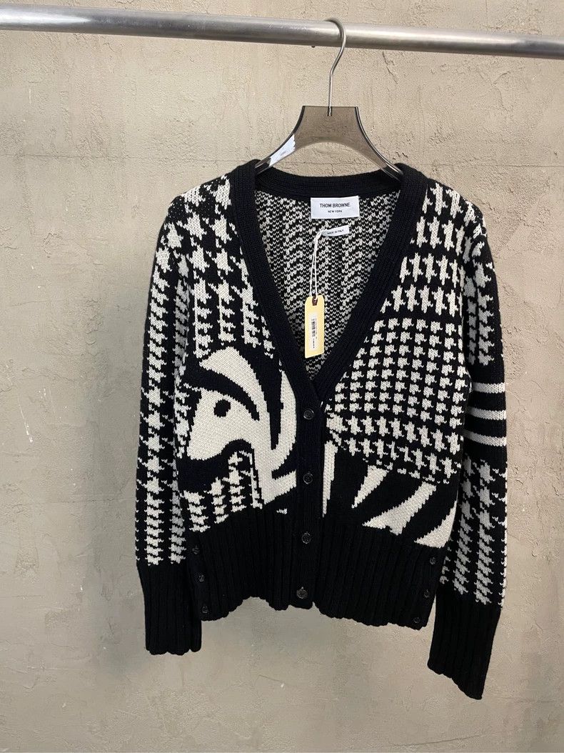 Thom Browne Thom browne Black and white zebra four-striped cashmere car Size M / US 6-8 / IT 42-44 - 1 Thumbnail
