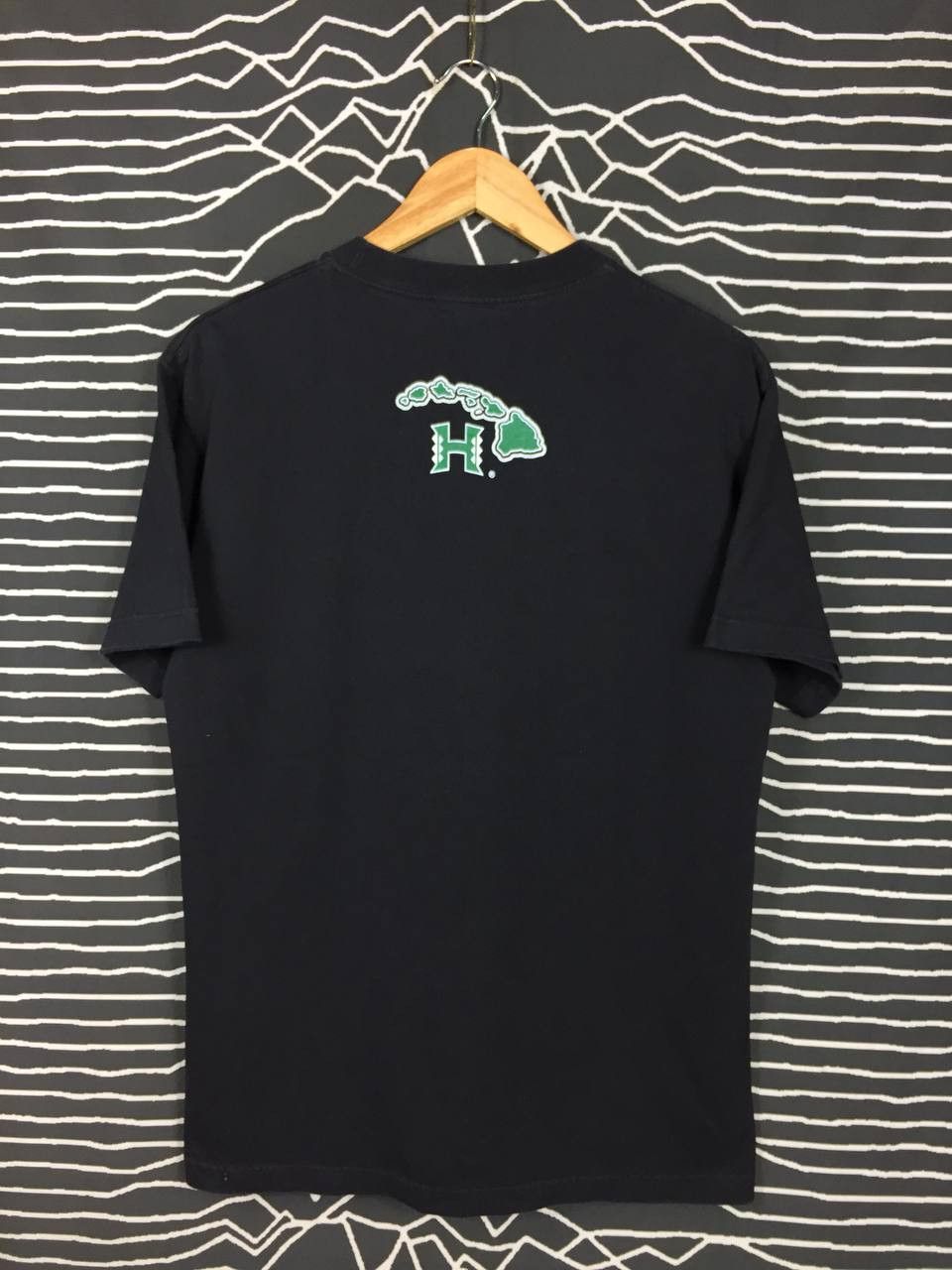 Vintage Vtg Y2K University Of Hawaii Football Big Logo Spell Out Tee Size US M / EU 48-50 / 2 - 5 Thumbnail
