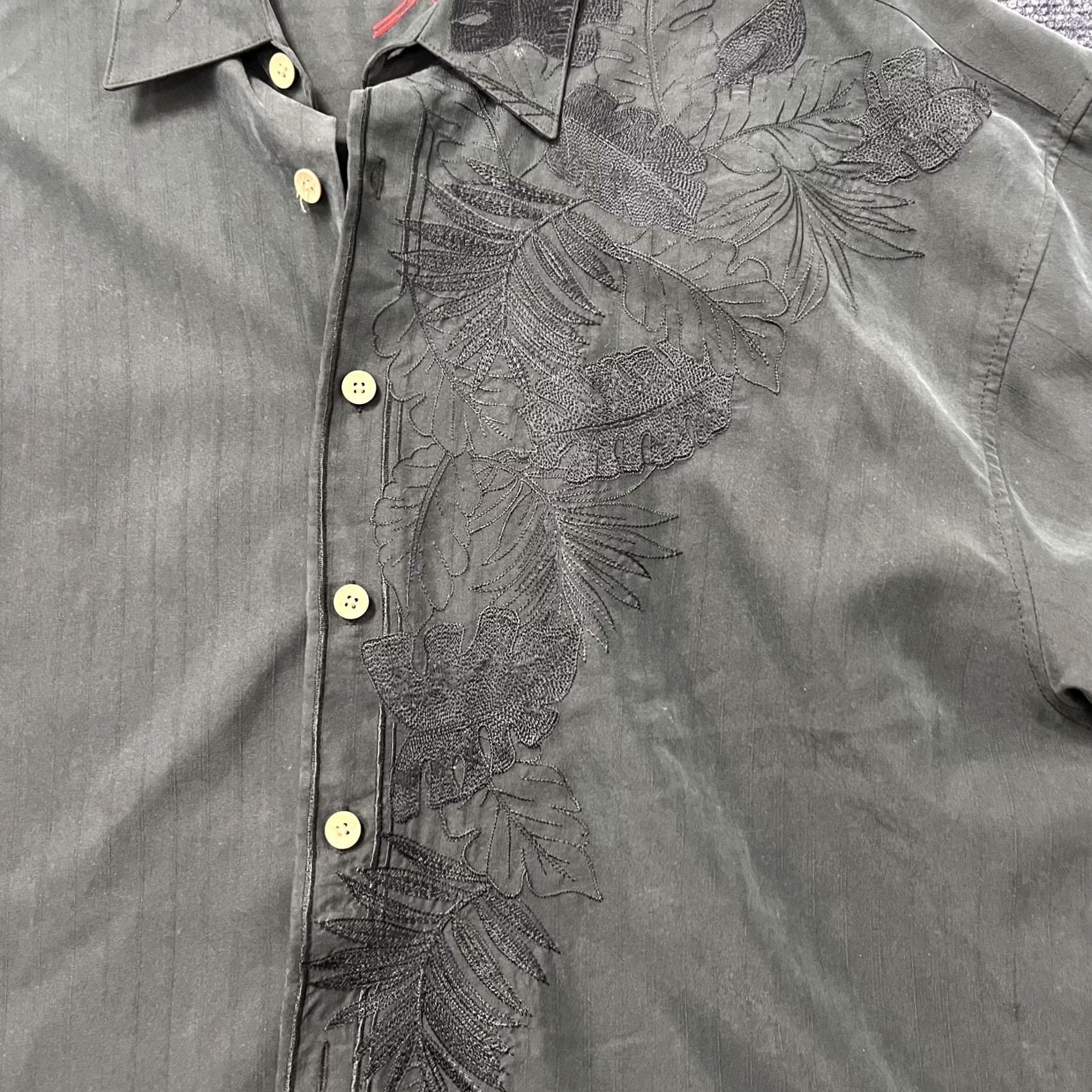 Vintage Bamboo Cay Shirt Mens XL Gray Embroidered Floral Tropical Short Sleeve Button Up Size US XL / EU 56 / 4 - 3 Thumbnail