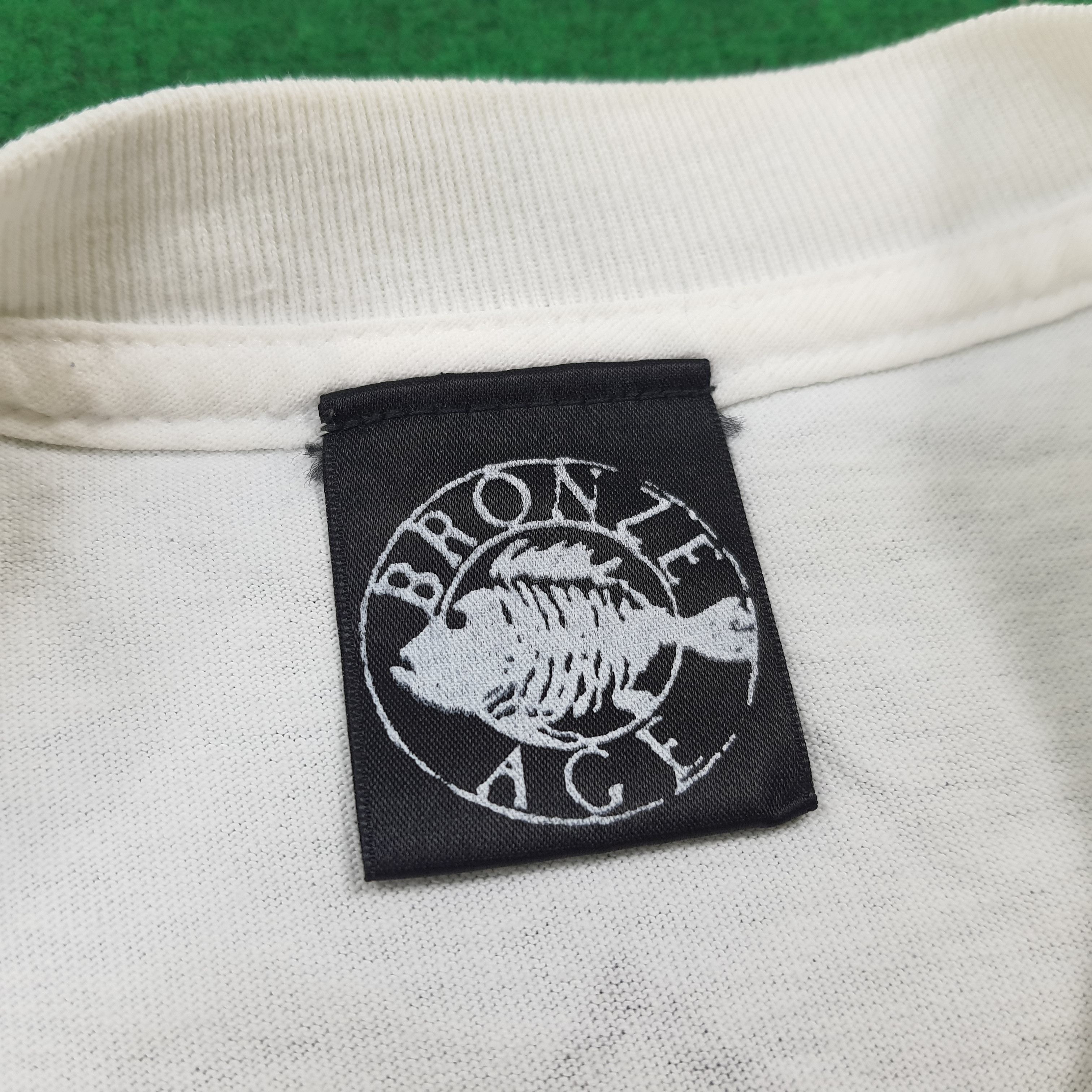 Vintage Vintage Bronze Age Surfing Style Tshirt Size US M / EU 48-50 / 2 - 5 Thumbnail