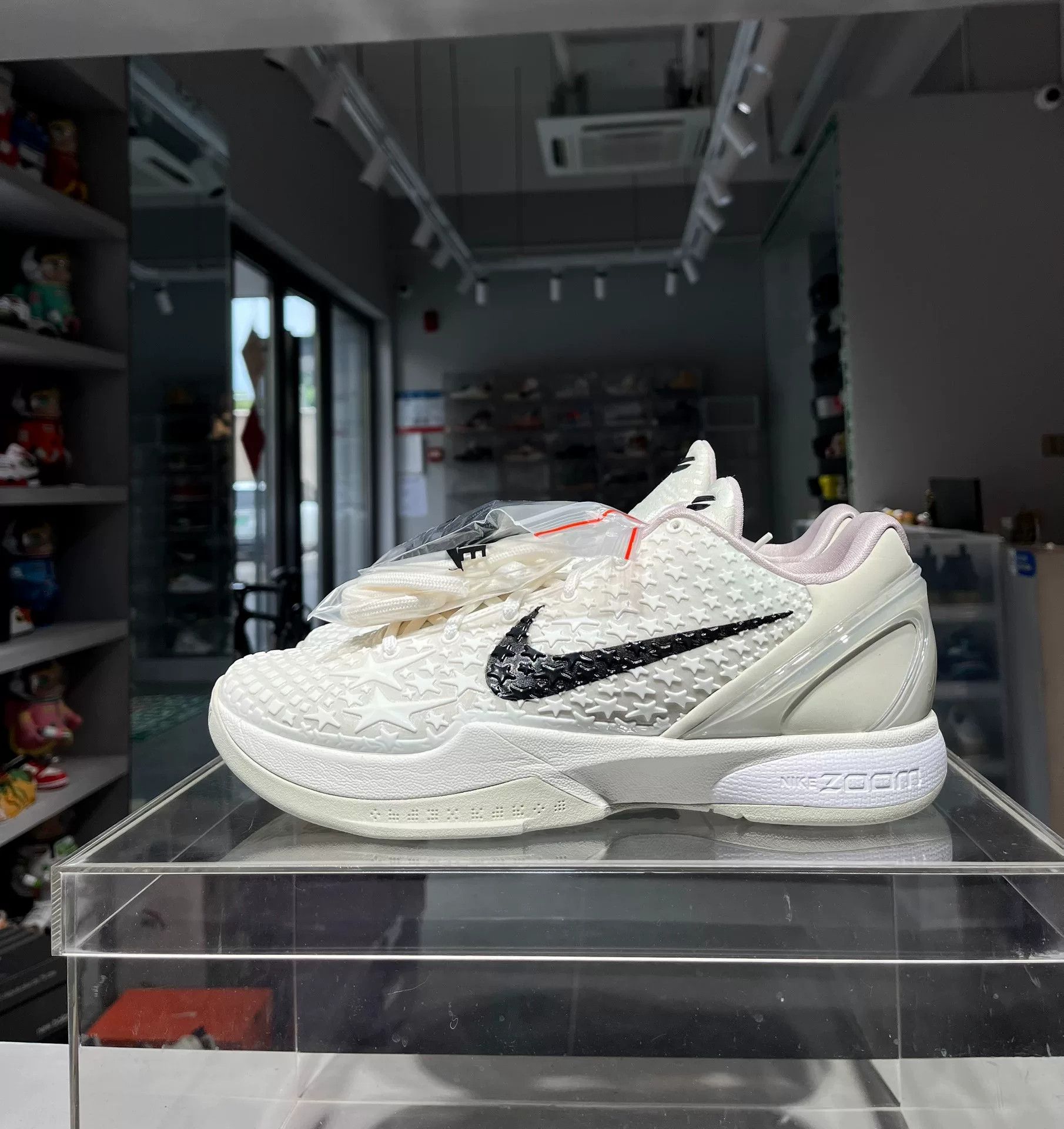 Nike Nike Lowtop Sneakers 10 Men Size US 10 / EU 43 - 1 Thumbnail