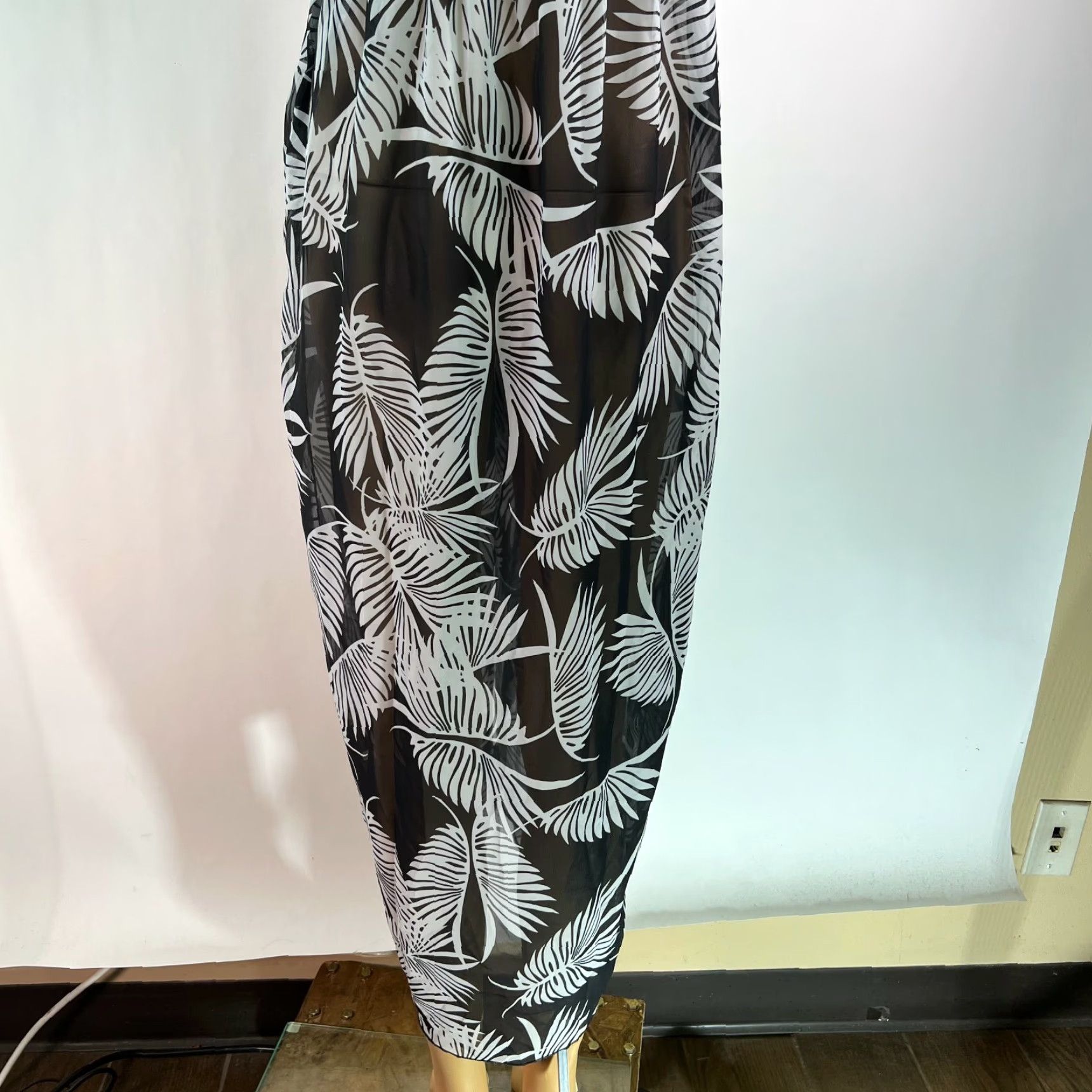 Vintage Womens Unbranded Maxi Dress Black Bardot Feather Print Slit Size Medium Summer Size M / US 6-8 / IT 42-44 - 6 Thumbnail