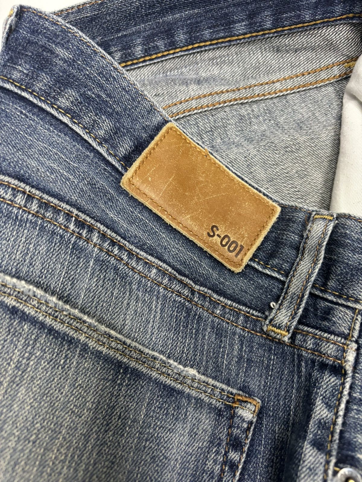 Jun Takahashi × Uniqlo VINTAGE S-001 DISTRESSED DENIM UNIQLO DENIM JEANS Size US 32 / EU 48 - 9 Thumbnail