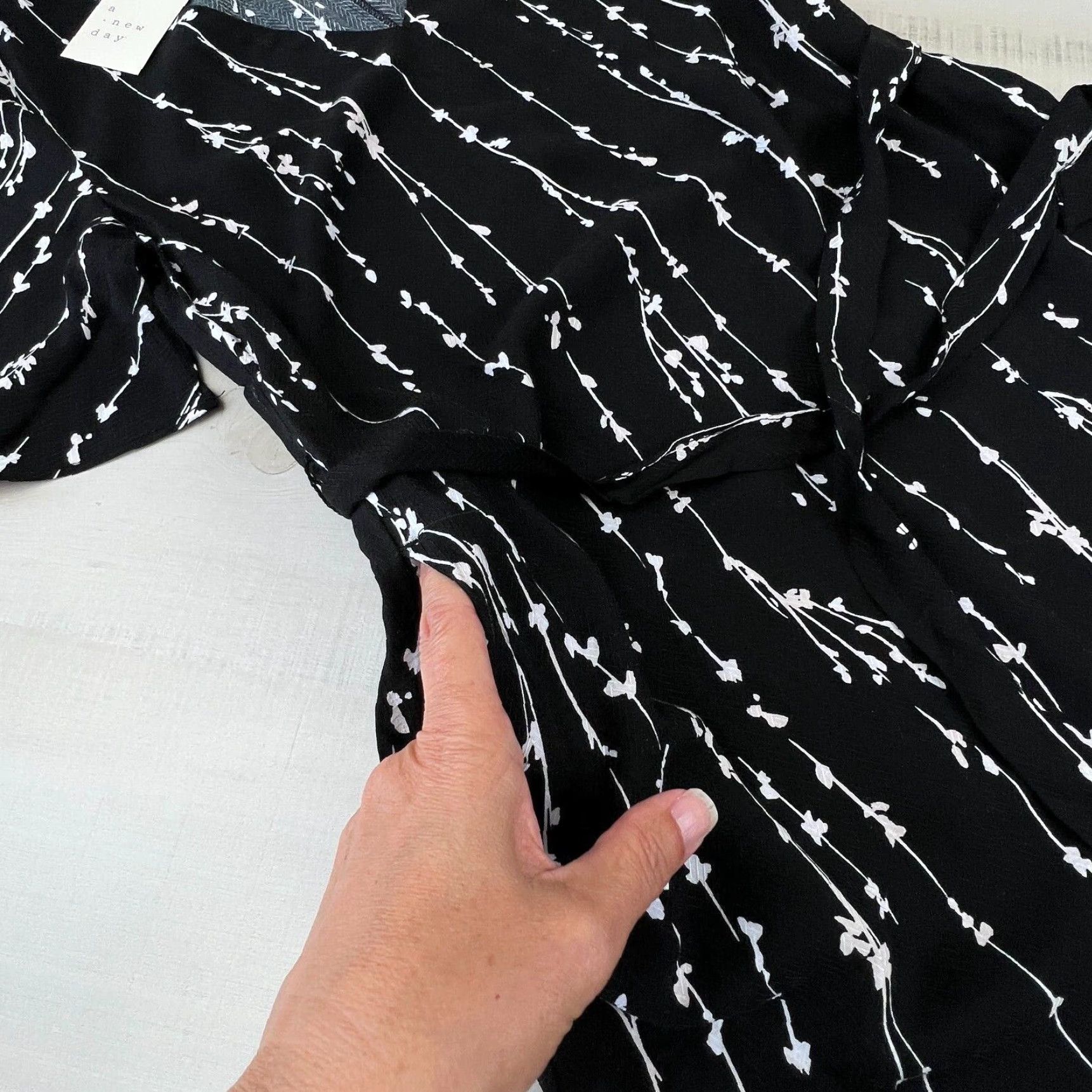 Vintage A New Day Womens Fit & Flare Knee Length Dress XS Black Short Sleeve V Neck Belted Rayon Size 26" / US 2 / IT 38 - 7 Thumbnail