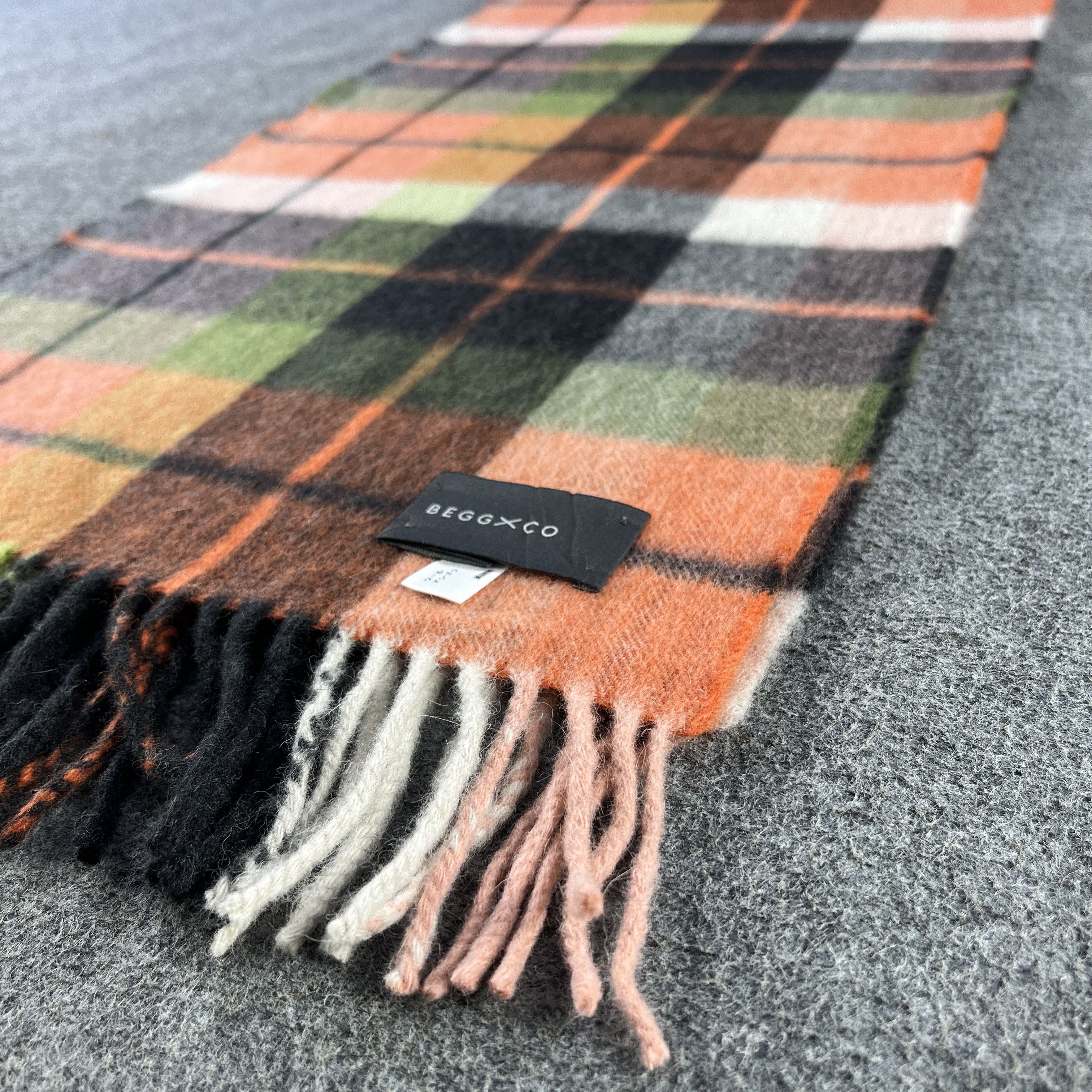 Begg x Co Begg & Co. Scarf / Muffler / Neckwear T1376 Size ONE SIZE - 6 Thumbnail