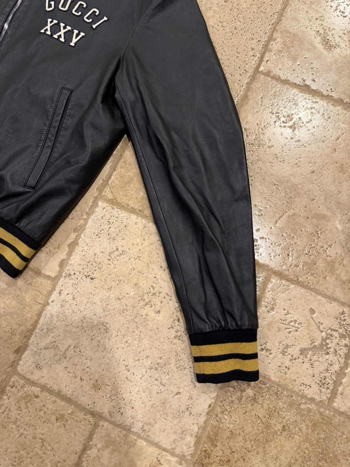 Gucci × MLB Gucci x MLB AW18 Pirates Black Leather Bomber Varsity Jacket Size US L / EU 52-54 / 3 - 9 Thumbnail