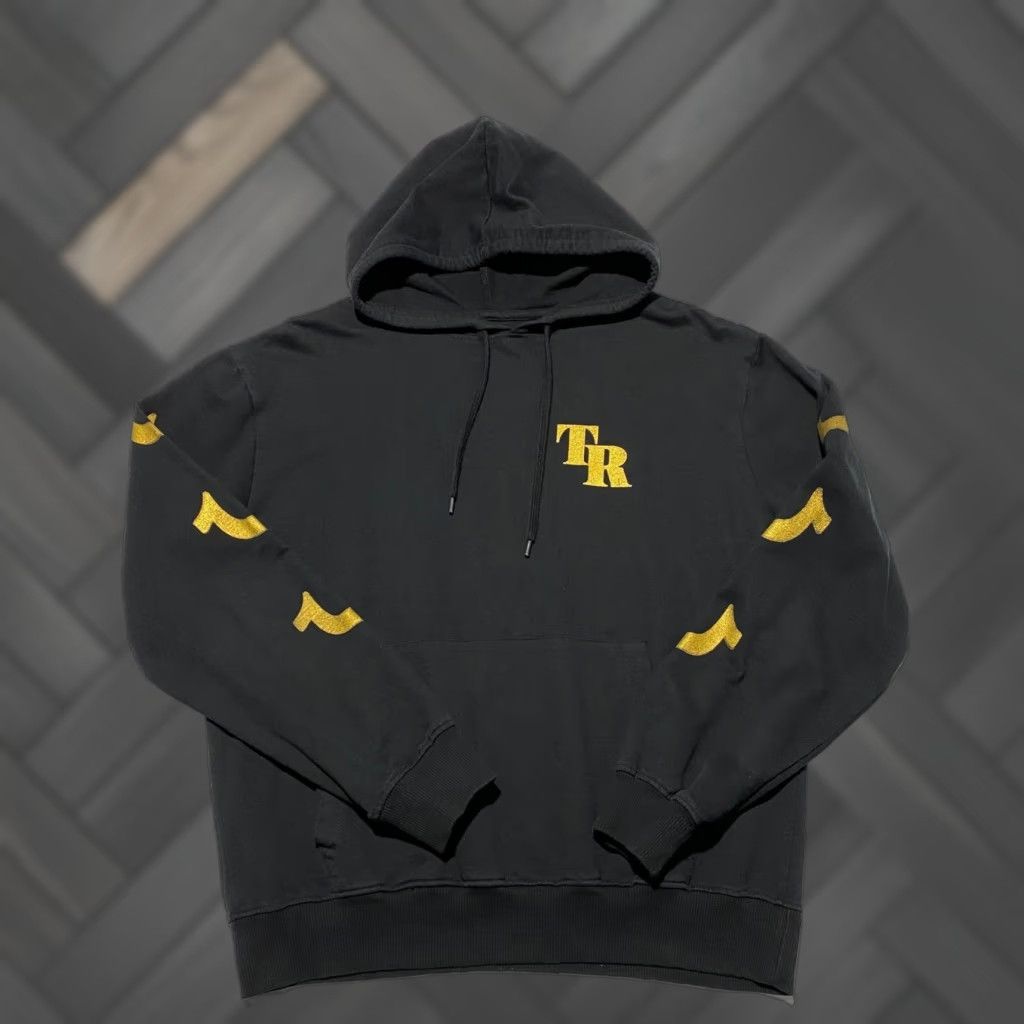 True Religion TRUE RELIGION Black Gold Logo Hoodie Sweatshirt Pullover Mens Large Black Gold Logo Graphic Print Hooded Pockets Crew Neck Long Sleeve Fall Winter Size US L / EU 52-54 / 3 - 1 Thumbnail