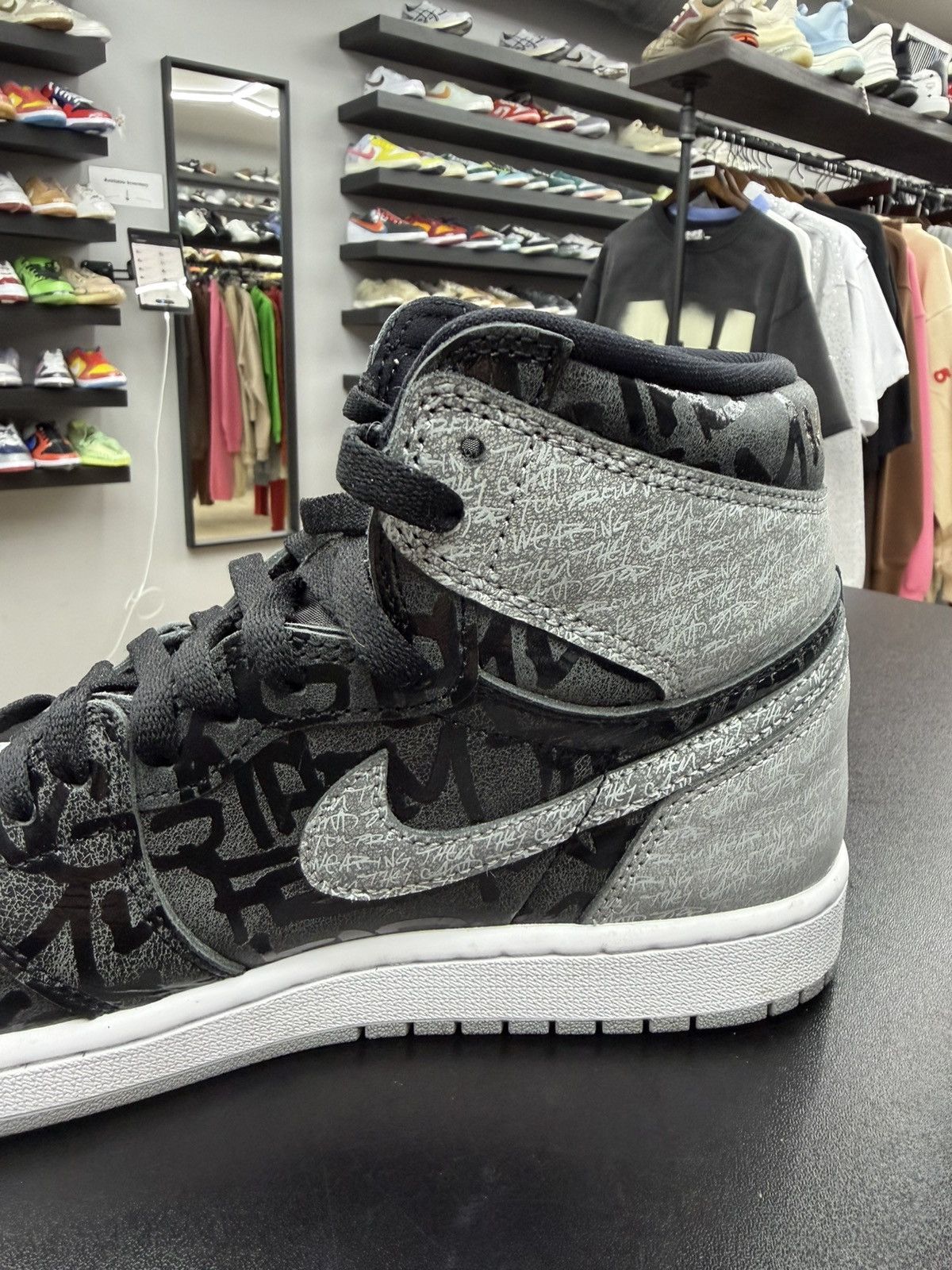 Jordan Brand Size 9 - Jordan 1 Retro High OG Rebellionair Size US 9 / EU 42 - 6 Thumbnail