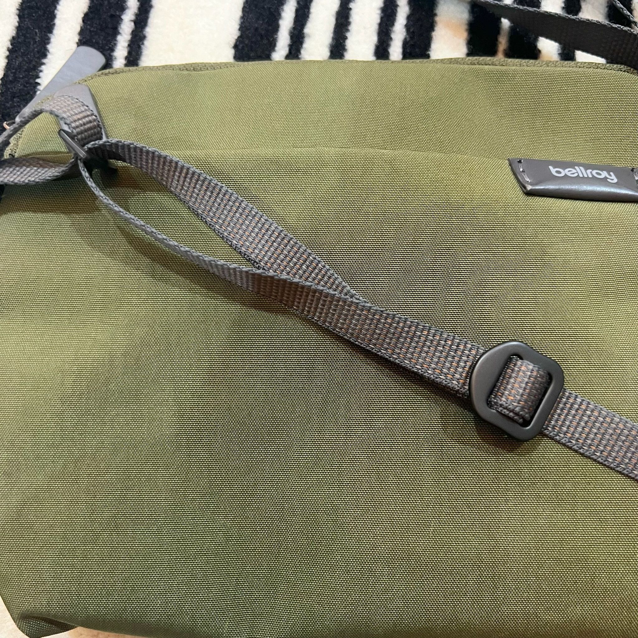 Bellroy Bellroy City Pouch Plus Crossbody Bag - Ranger Green. Size ONE SIZE - 7 Thumbnail