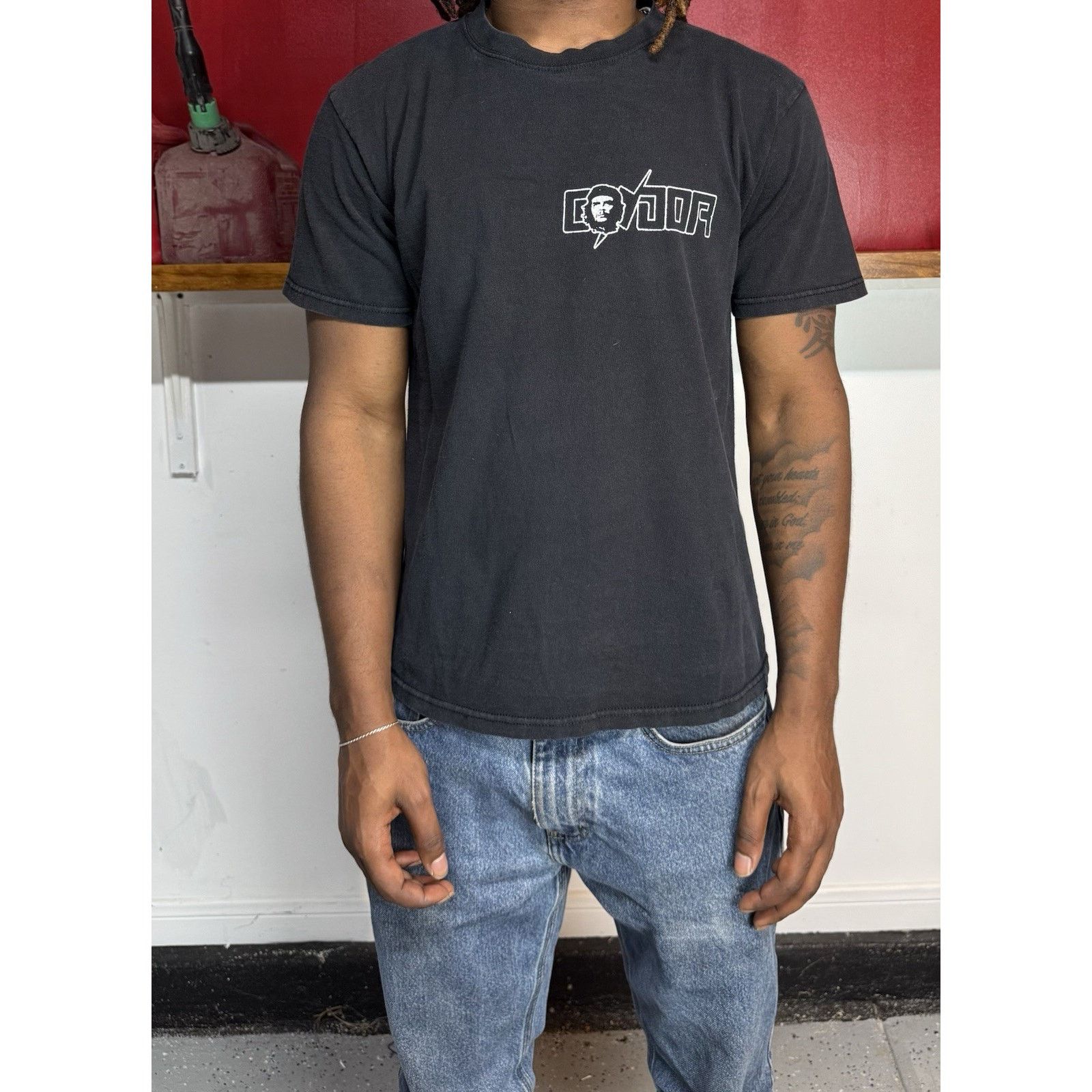 Gildan Y2k Che Guevara “Che” Graphic T-Shirt Black | Size US M / EU 48-50 / 2 - 2 Thumbnail
