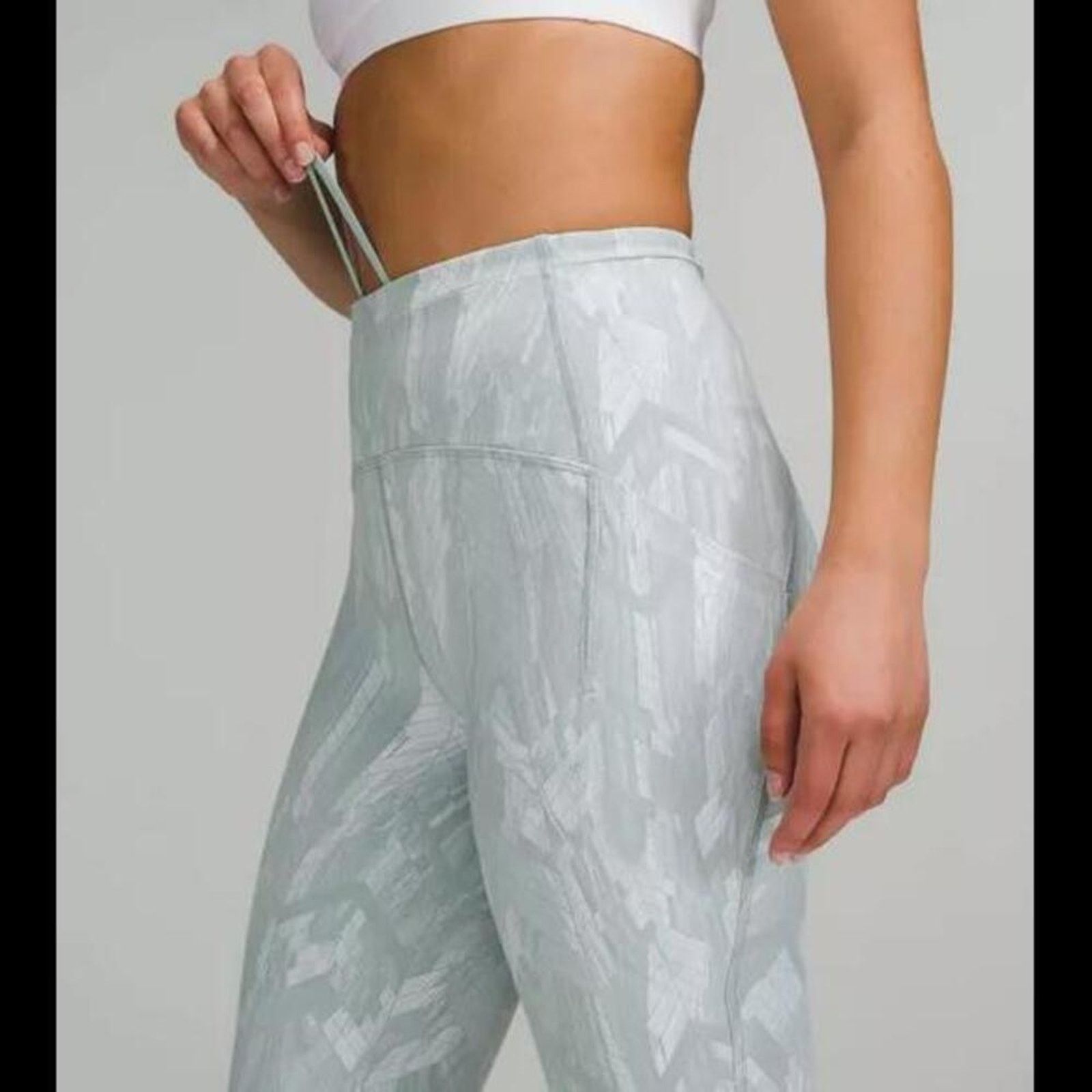 Lululemon Lululemon Swift Speed Up High Rise Tight 28" Chevron Sz. 2 Size 26" / US 2 / IT 38 - 2 Thumbnail