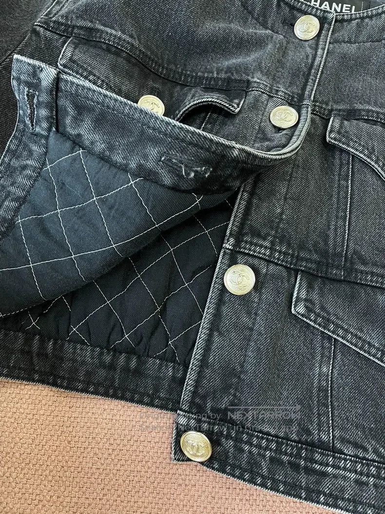 Chanel Chanel Black cotton denim gold-buttoned jacket Size XS / US 0-2 / IT 36-38 - 5 Thumbnail