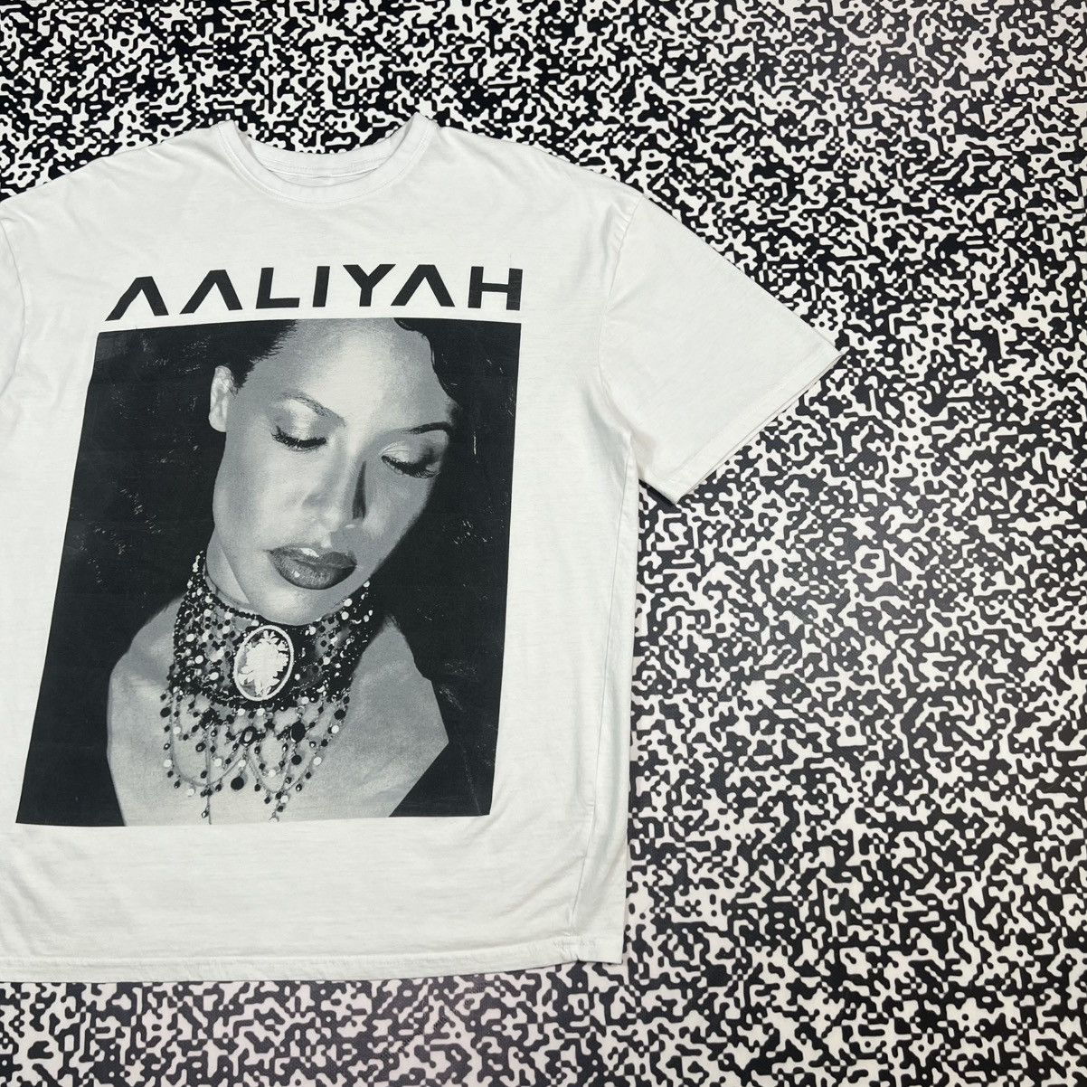 Rap Tees Vintage Y2K AALIYAH Band Rap Style Face Girl Print T-shirt Size US M / EU 48-50 / 2 - 3 Thumbnail