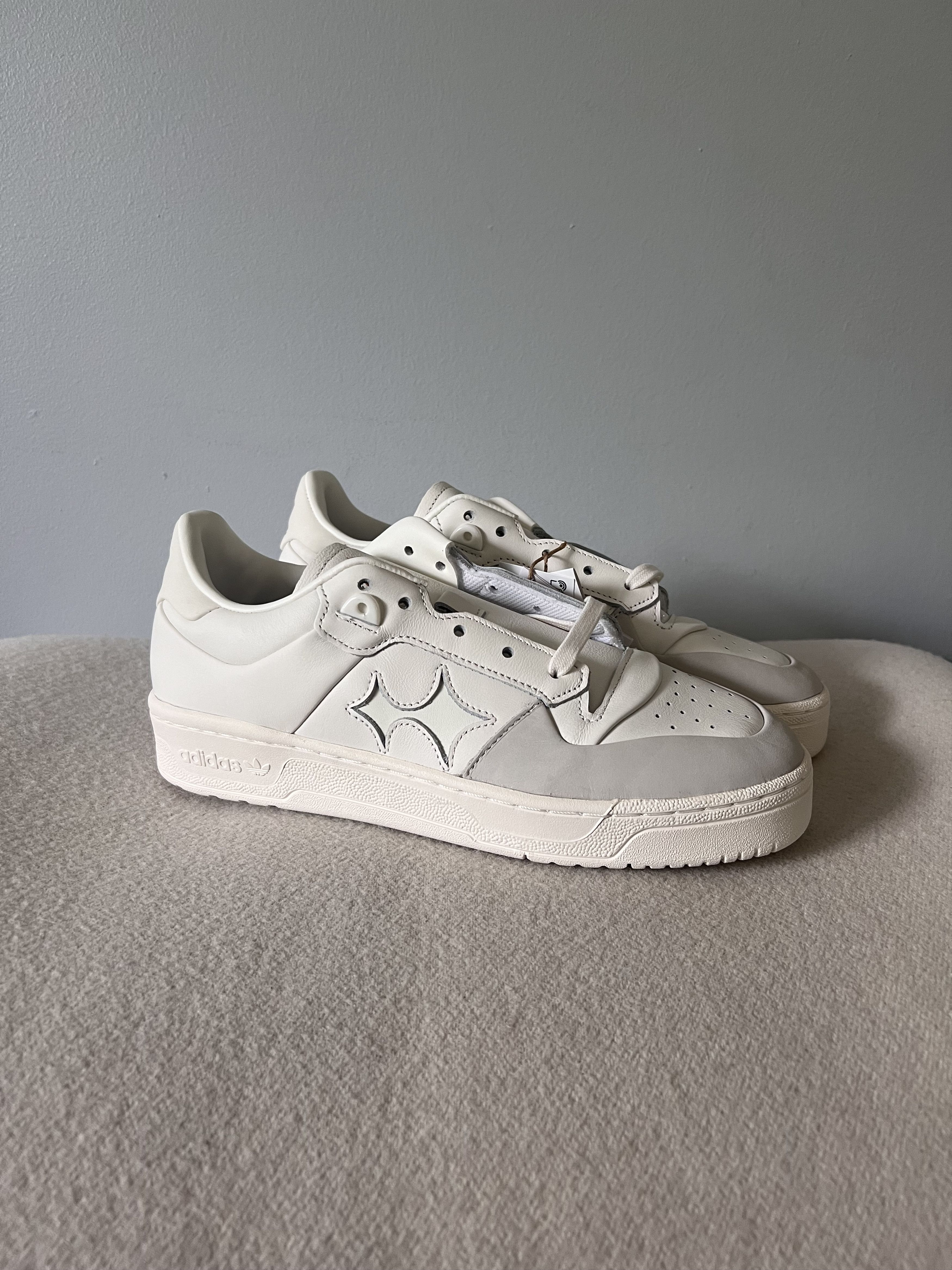 Adidas BSTN Adidas Rivaly 86 Low Real Madrid RM UV2 in White Size US 10.5 / EU 43-44 - 1 Thumbnail