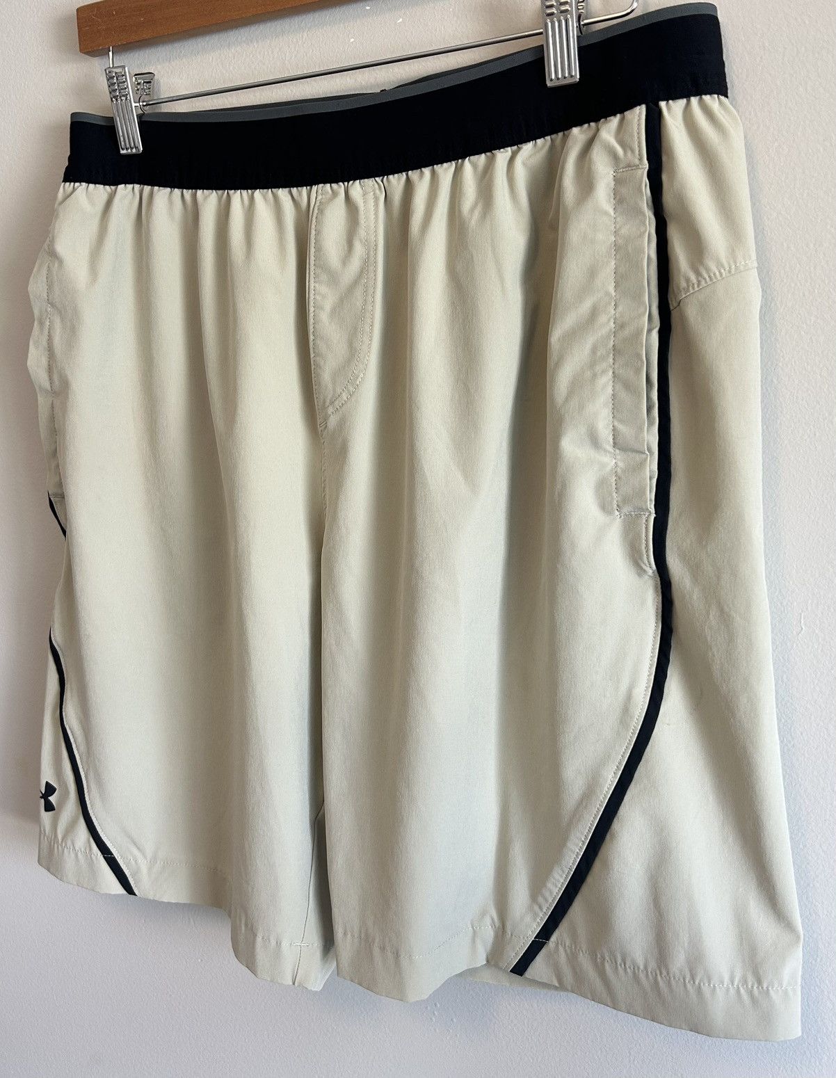 Under Armour Under Armour Men’s Tan Beige Athletic Summer Shorts Size US 34 / EU 50 - 3 Thumbnail