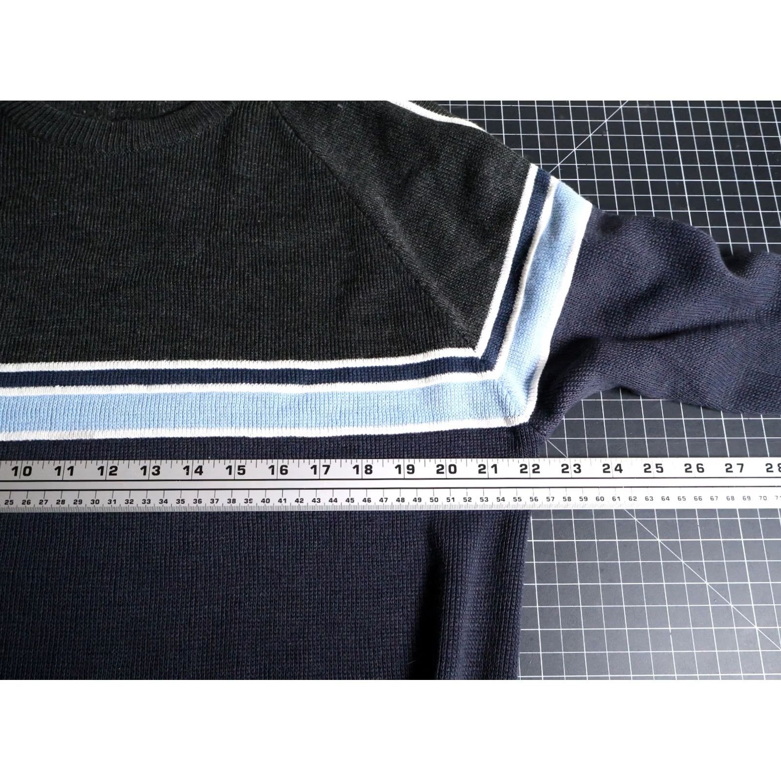 Vintage VINTAGE Arizona Men’s Large Dark Blue Gray Striped Sleeve Pattern Crewneck Sweater / Pullover / Hipster Preppy Punk Retro / 80s 90s Inspired Size US L / EU 52-54 / 3 - 6 Thumbnail