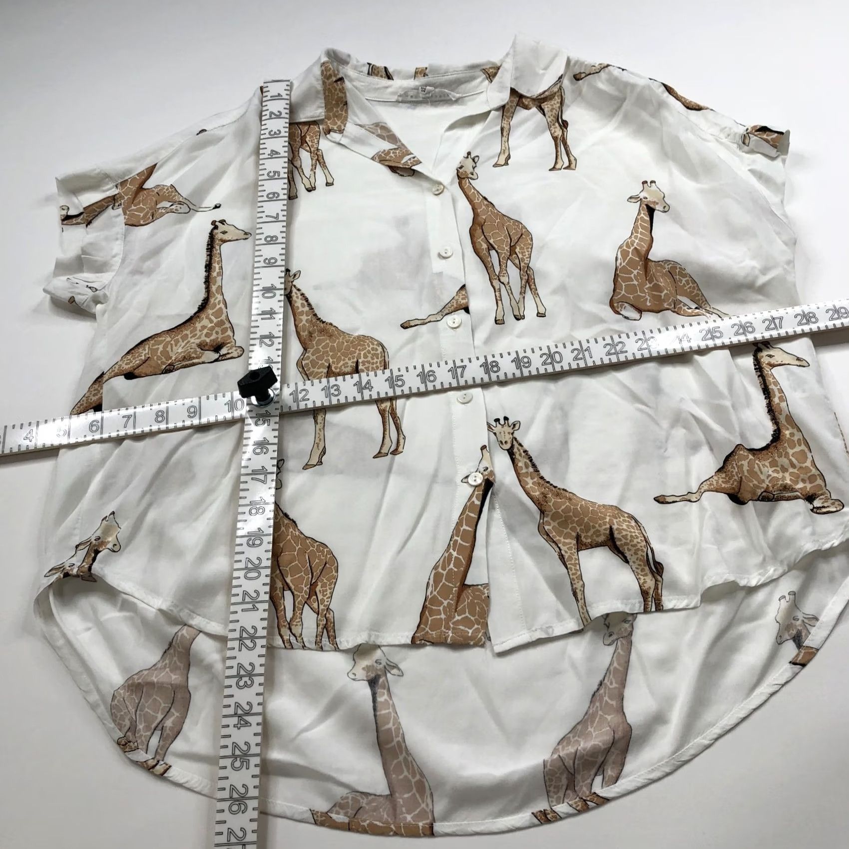 Anthropologie Jane And Delancey Anthropologie Shirt Small White Giraffe Rayon Button SS MINT Size S / US 4 / IT 40 - 6 Thumbnail