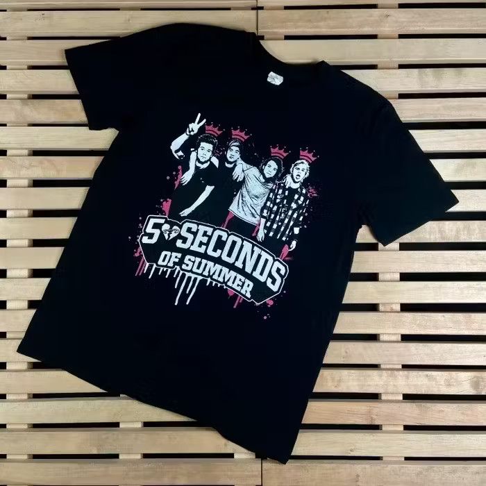 Band Tees × Vintage Mens Vintage T Shirt 5 Seconds Of Summer Size L 2016 Size US L / EU 52-54 / 3 - 1 Thumbnail