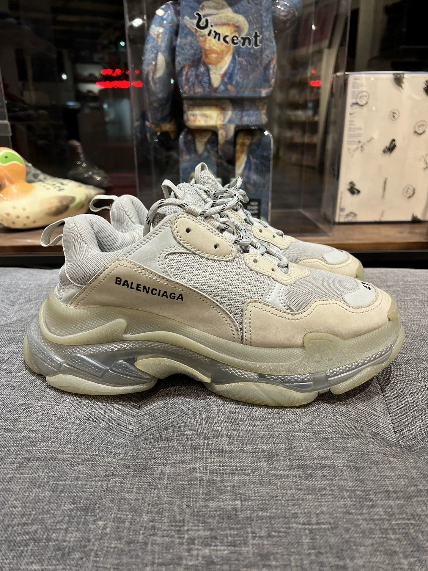 Balenciaga balenciaga triple s gray and white sneakers Size US 9 / EU 42 - 1 Thumbnail