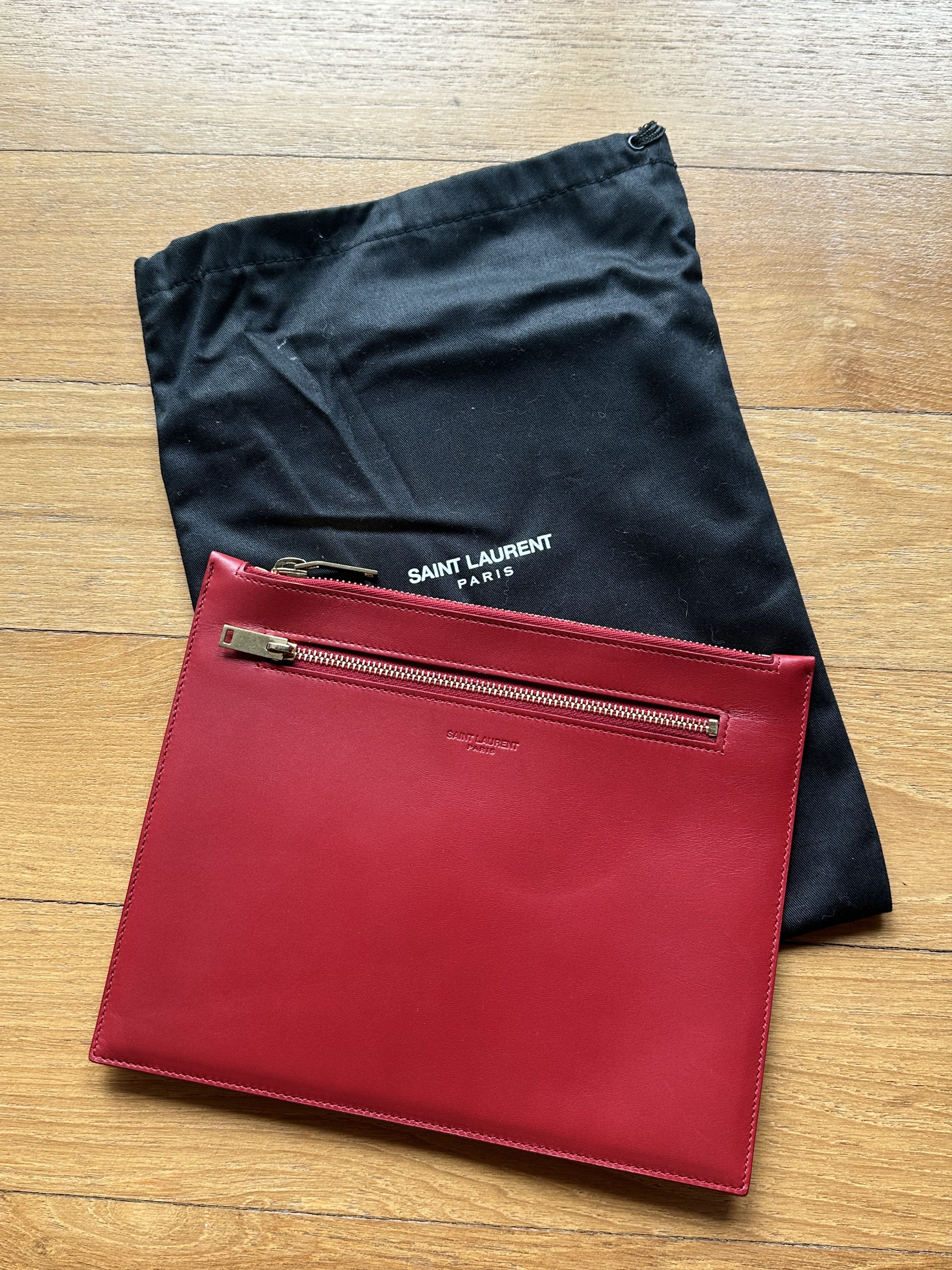 Yves Saint Laurent Yve Saint Laurent red clutch Size ONE SIZE - 1 Thumbnail