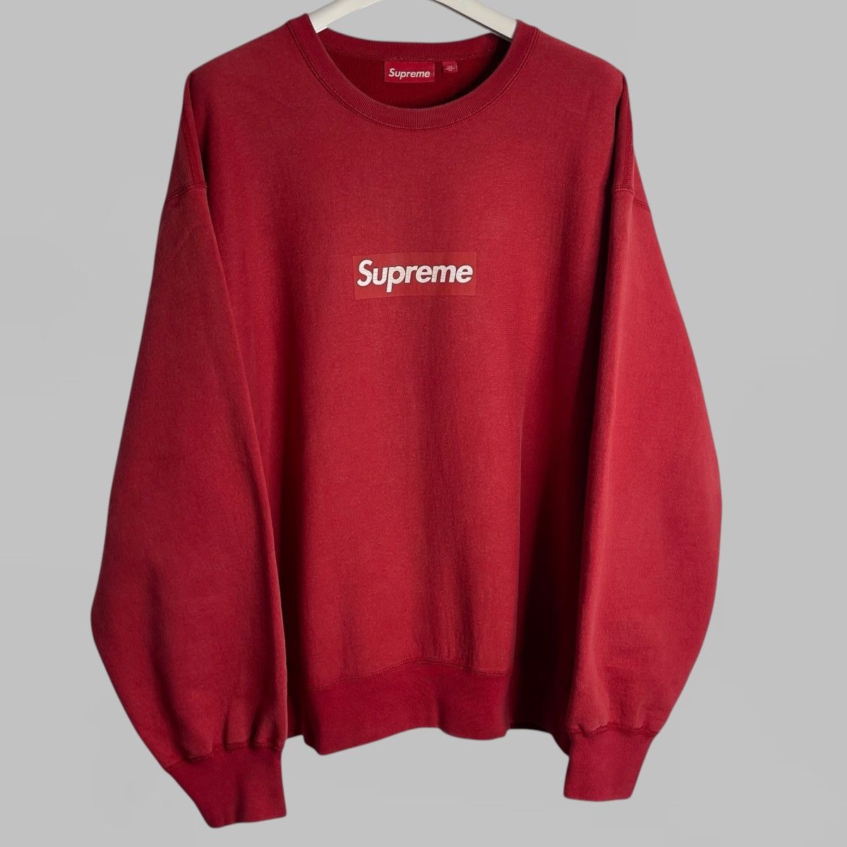 Supreme SUPREME ICONIC RED CRACKED LOGO CREWNECK SIZE XL Size US XL / EU 56 / 4 - 1 Thumbnail