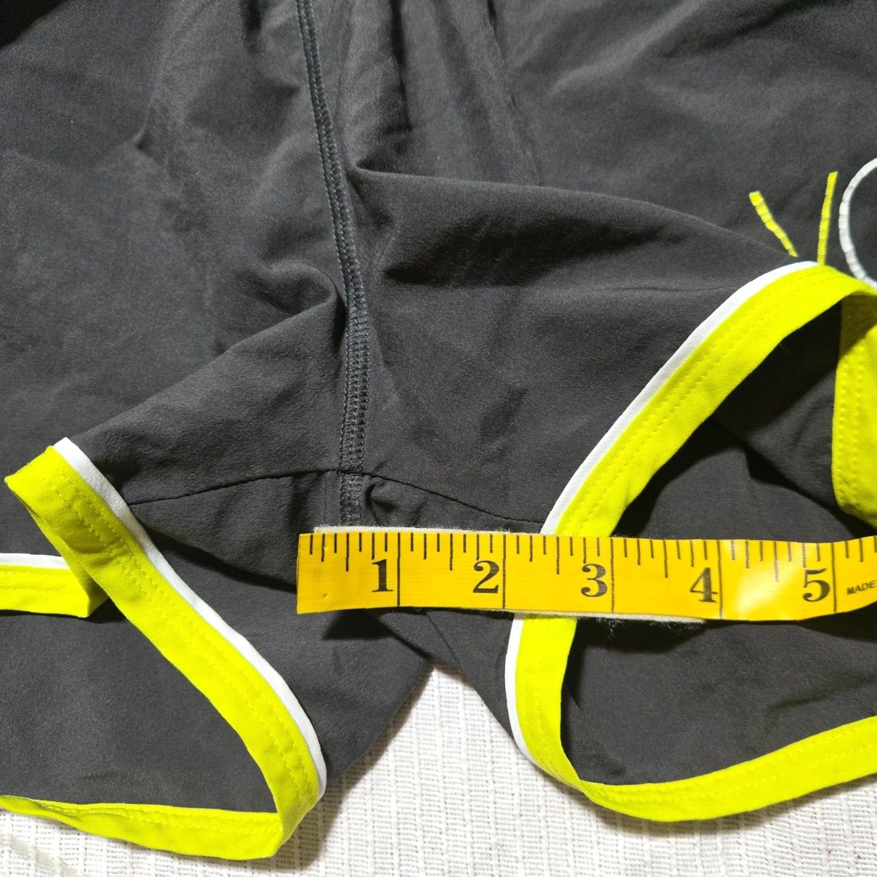 Under Armour Under Armour VCU Rams Semi Fitted Athletic Shorts Black Neon L Women Adults Large Size 36" / US 14 / IT 50 - 6 Thumbnail
