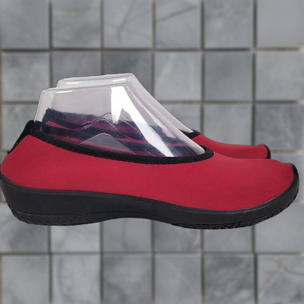 Vintage Arcopedico Easy Walk Experience Slip-On Loafers Womens US 8 EUR 38 Red Solid Stretch Adjustable Travel Casual ManMade Upper Portugal Size US 8 / IT 38 - 1 Thumbnail