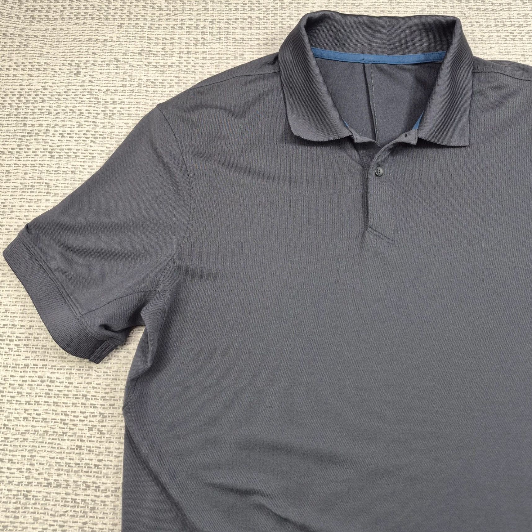 Lululemon Lululemon Polo Shirt Mens Large Gray Solid Performance Golf Live In Practice Shirt Size US L / EU 52-54 / 3 - 3 Thumbnail