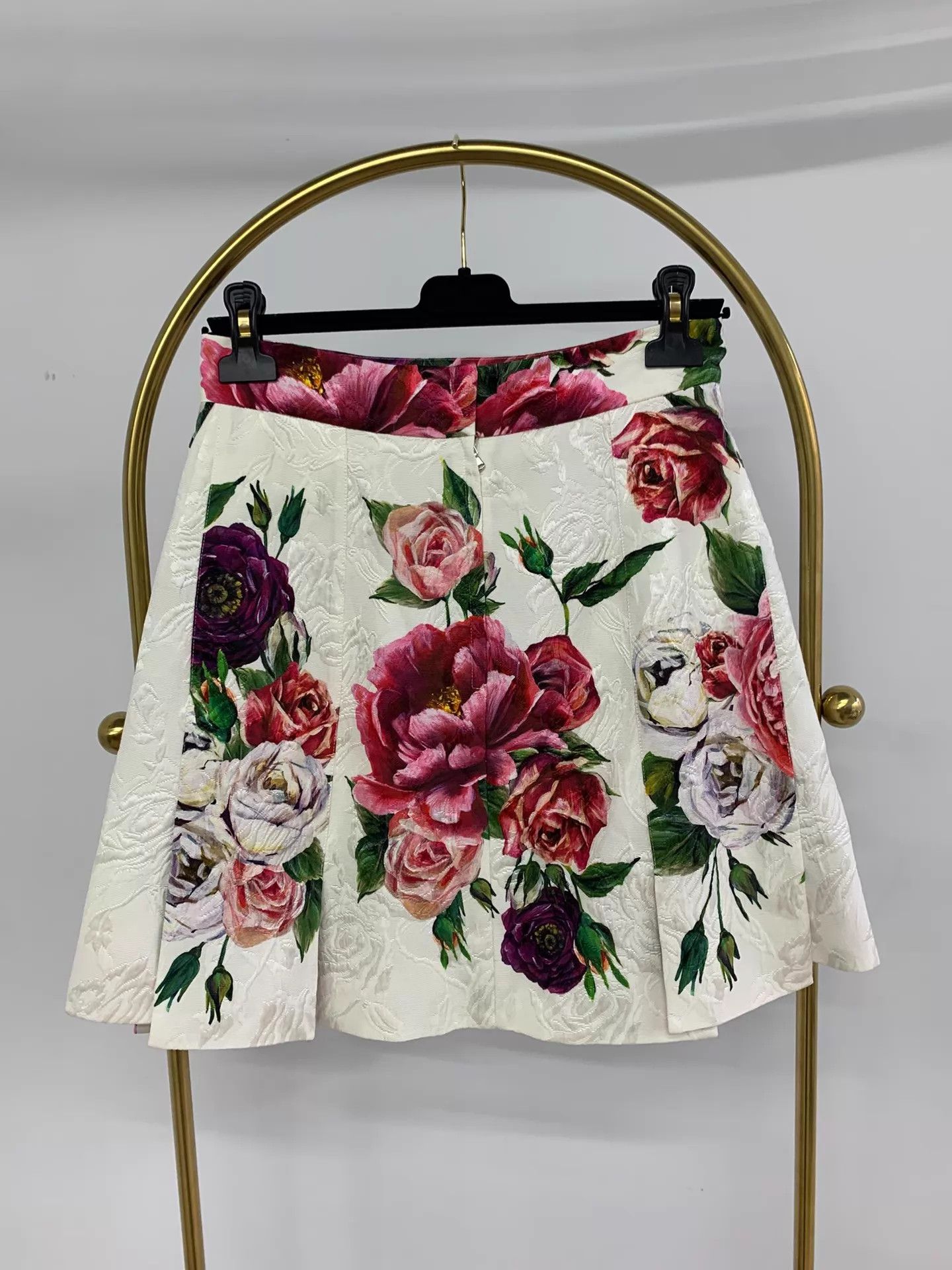 Dolce & Gabbana D&G Rose Print Women's Skirt 40 NWT Size 27" / US 4 / IT 40 - 3 Thumbnail