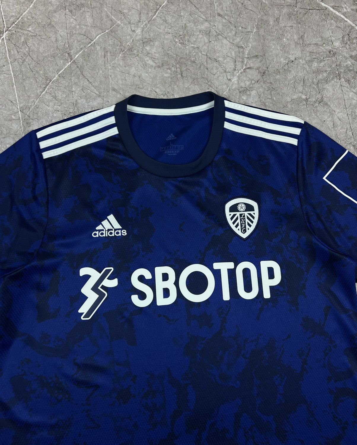 Adidas LEEDS UNITED 2021 2022 AWAY SHIRT JERSEY ADIDAS H57060 Size US L / EU 52-54 / 3 - 4 Thumbnail