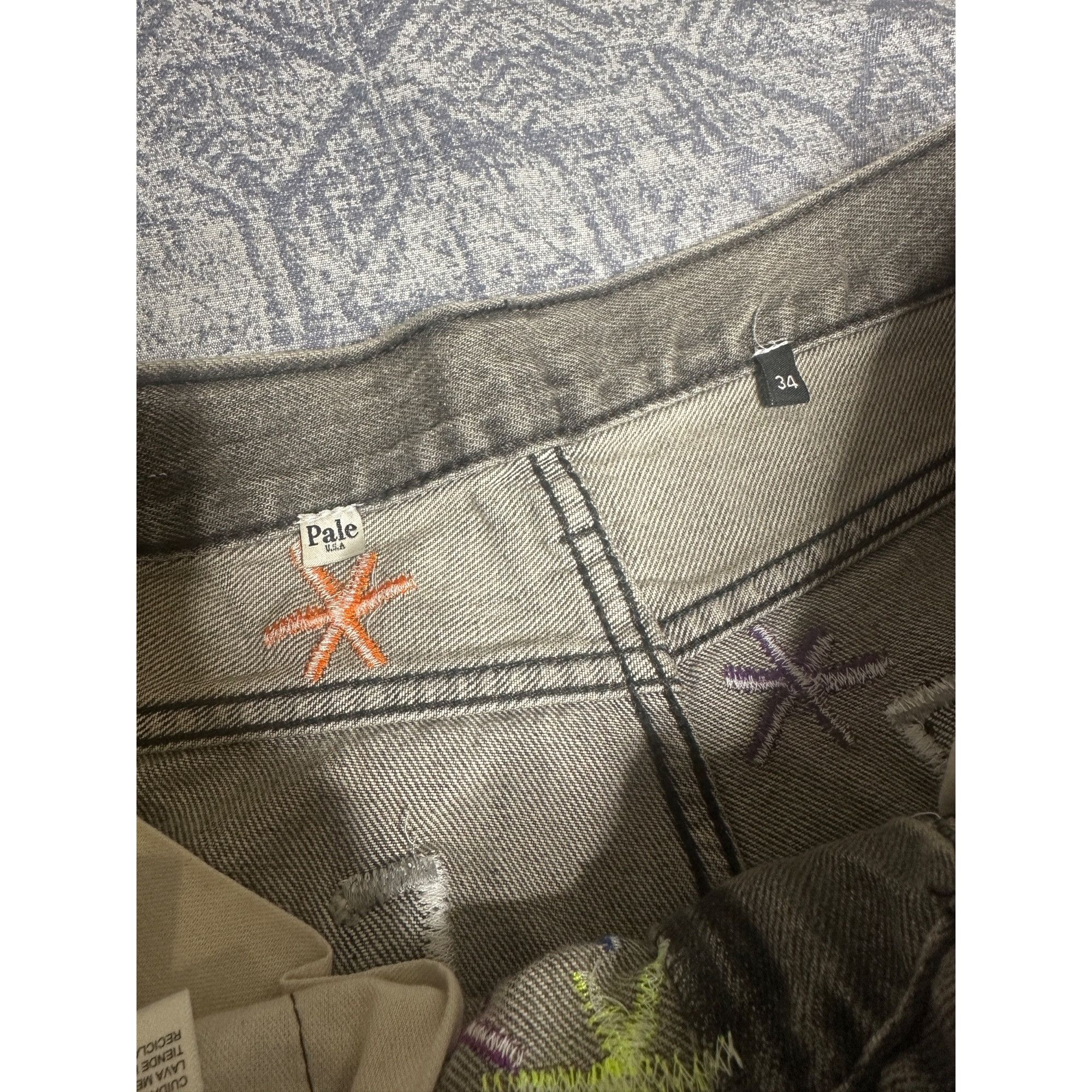 Other Pale GRAIDENT PAINTER All over embroidered DENIM SHORTS Size US 34 / EU 50 - 2 Thumbnail