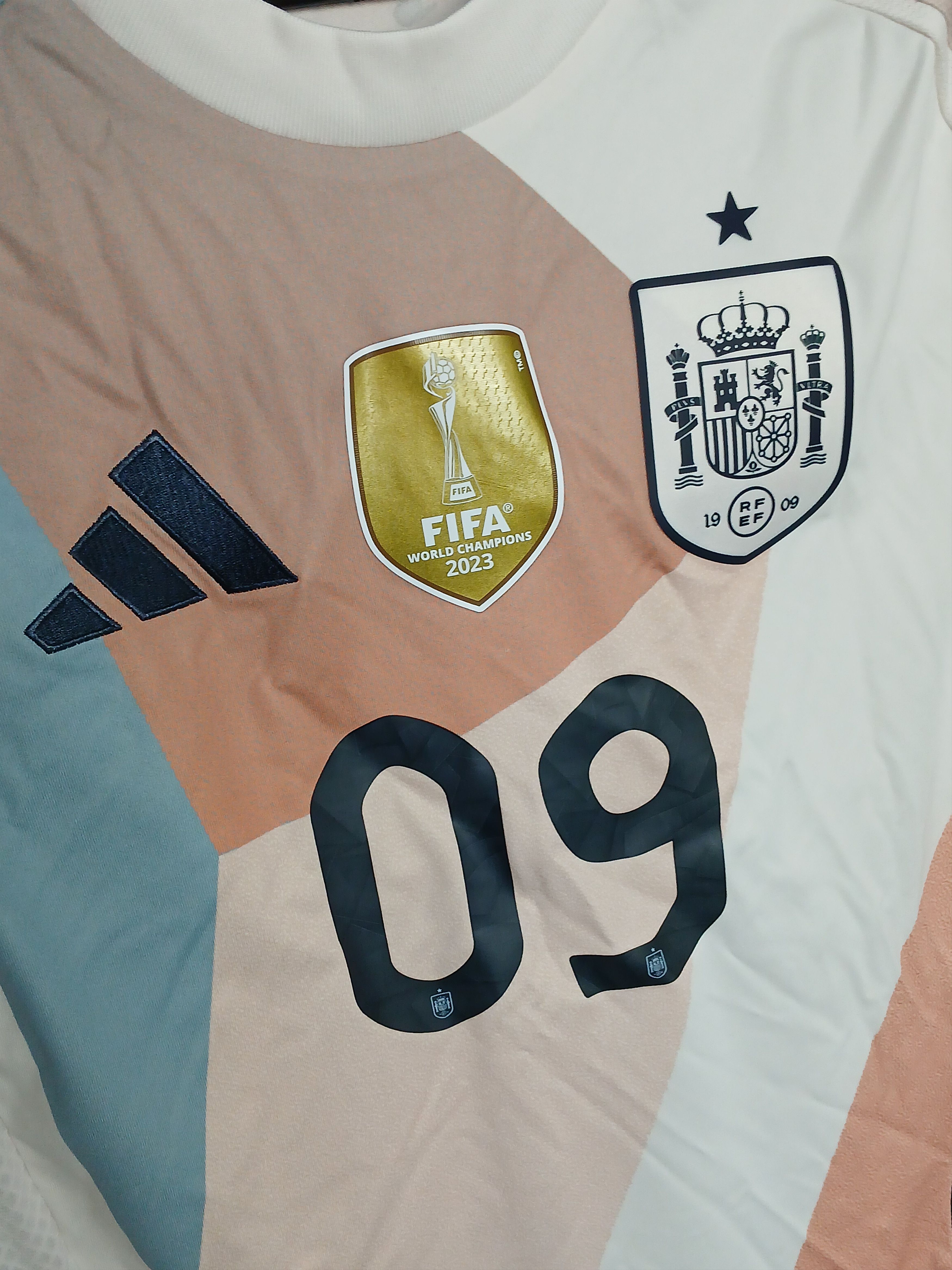 Adidas New Spain National Team 2025 Away Football Jersey T-Shirt Size US XS / EU 42 / 0 - 3 Thumbnail